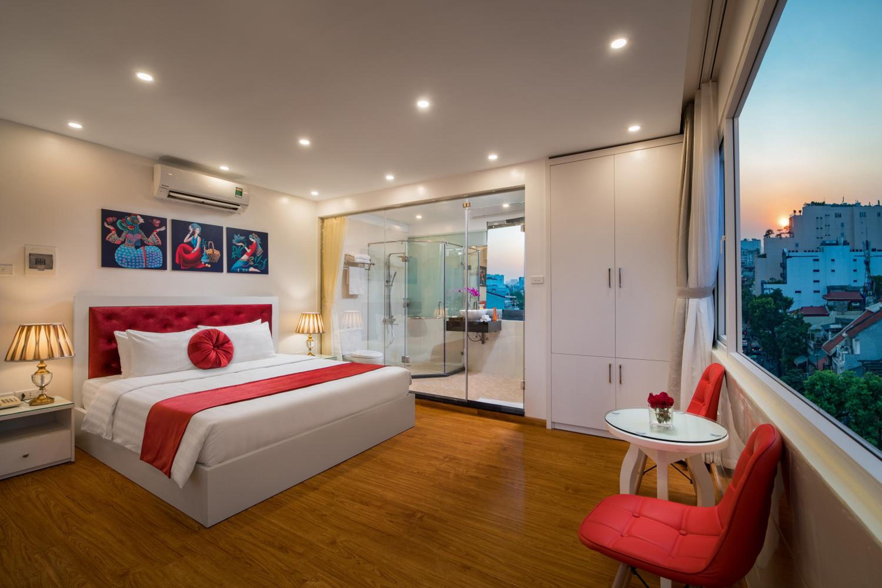 Presidential Suite with City View photo 3