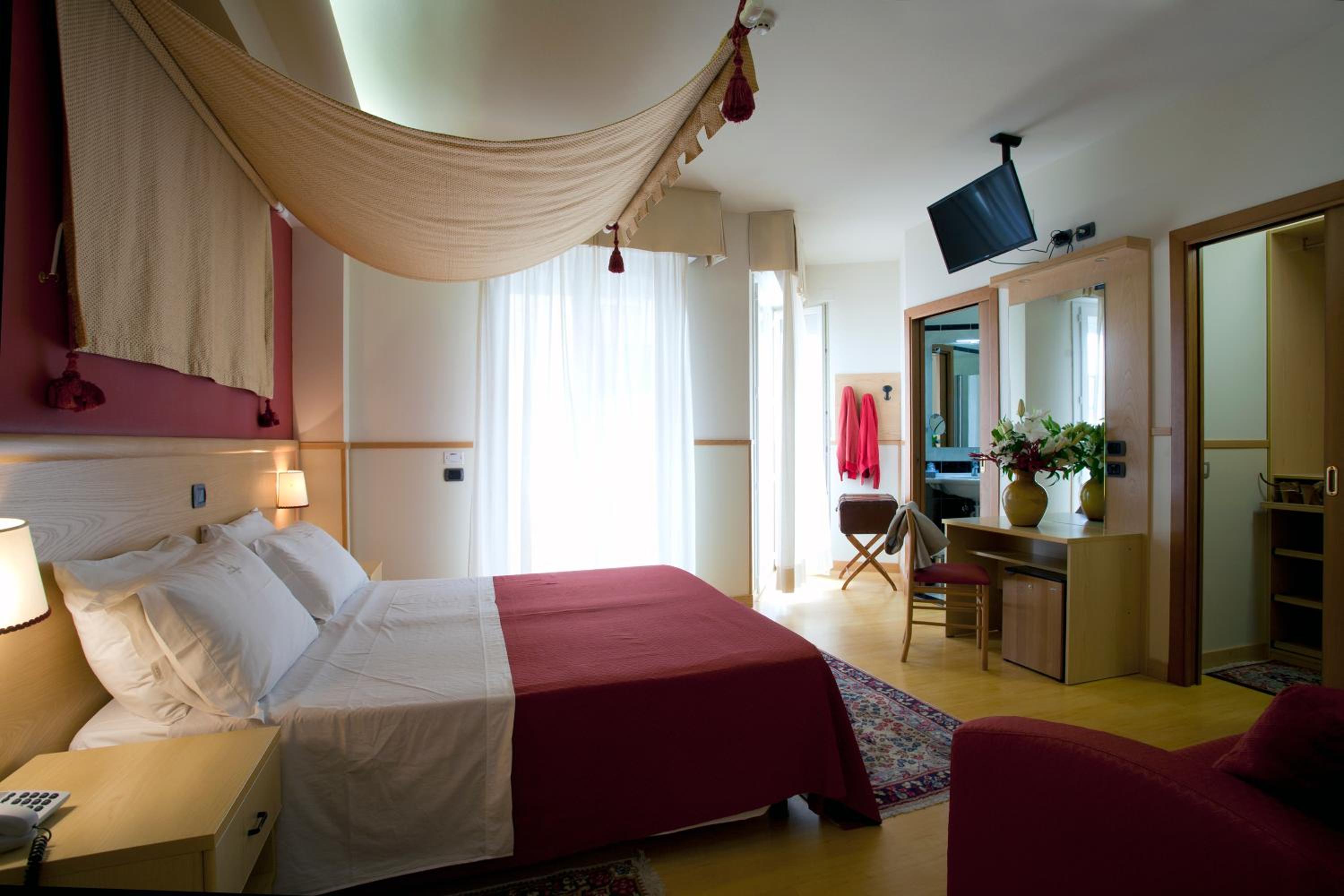 Junior Suite with Lateral Sea View - Photo 8