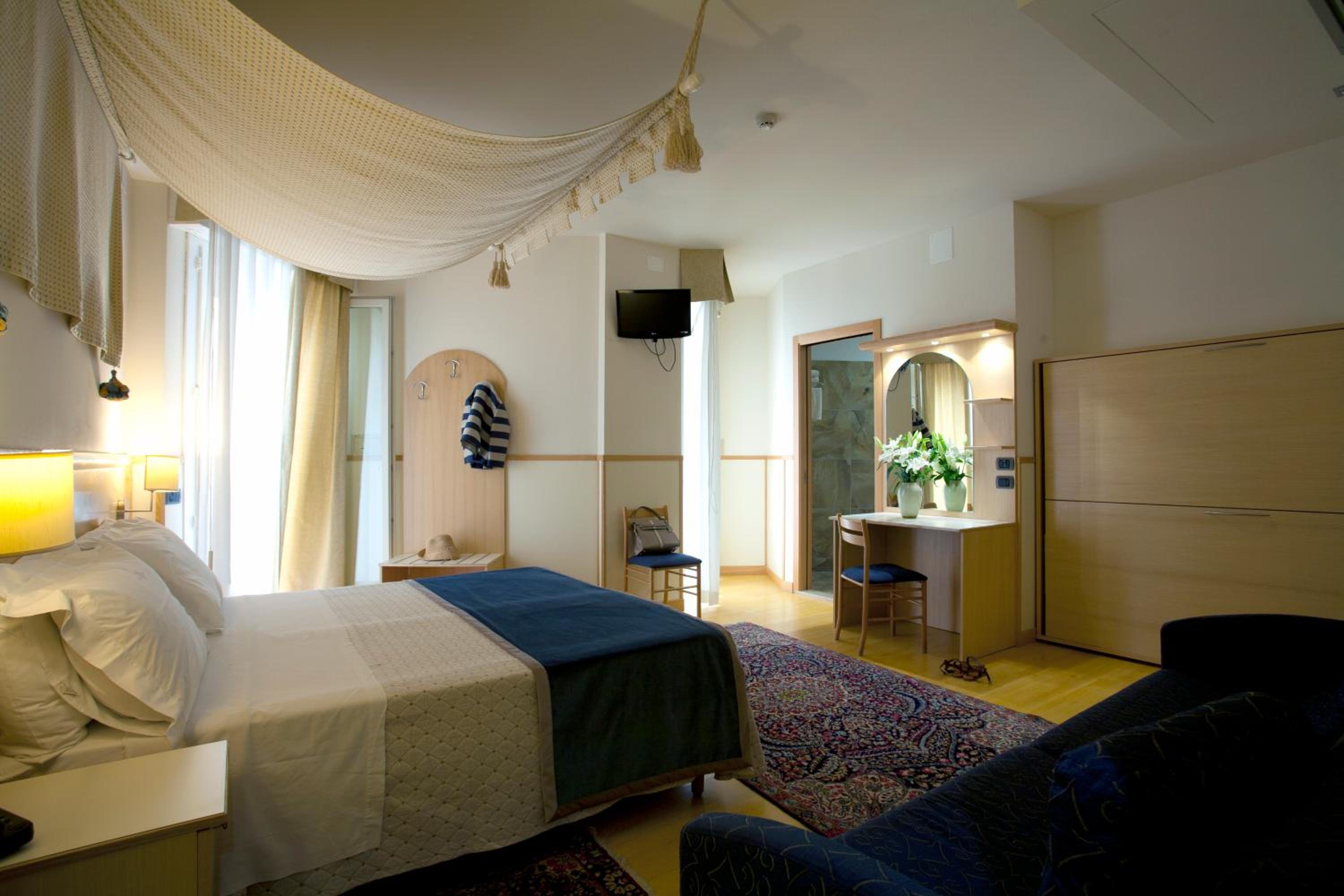 Junior Suite with Lateral Sea View - Photo 6