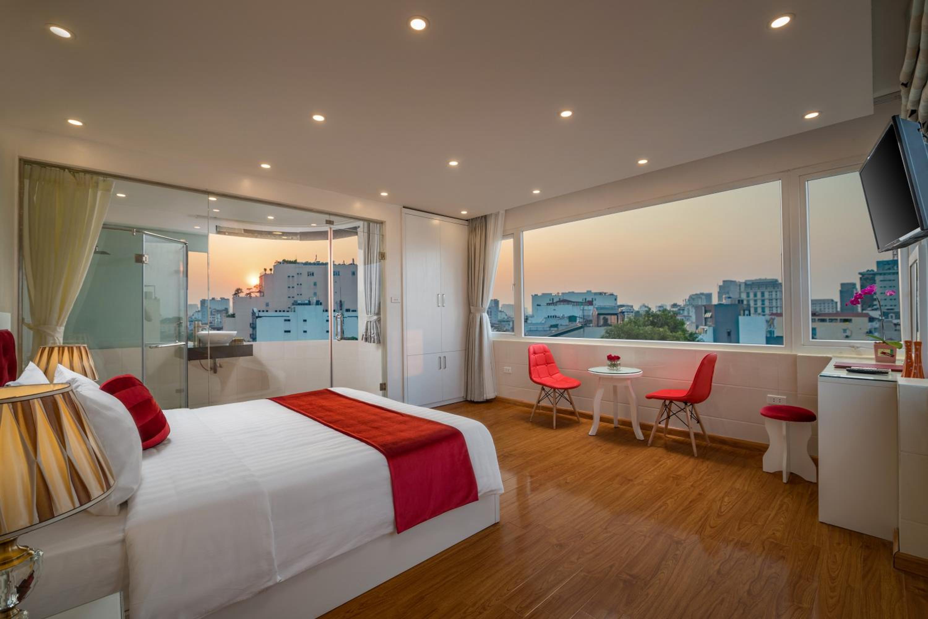 Presidential Suite with City View photo 2