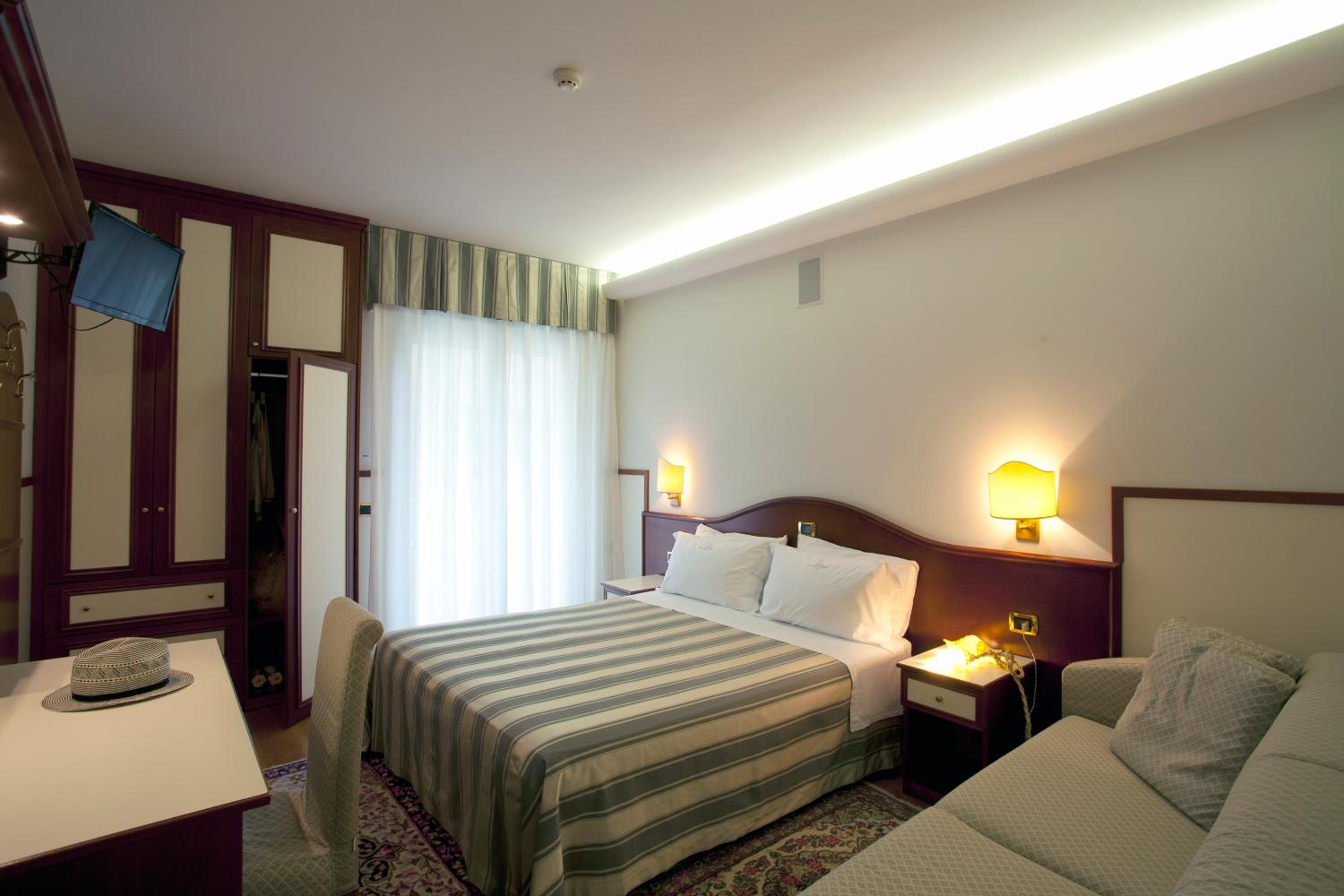 Triple Room with Lateral Sea View  - Photo 13