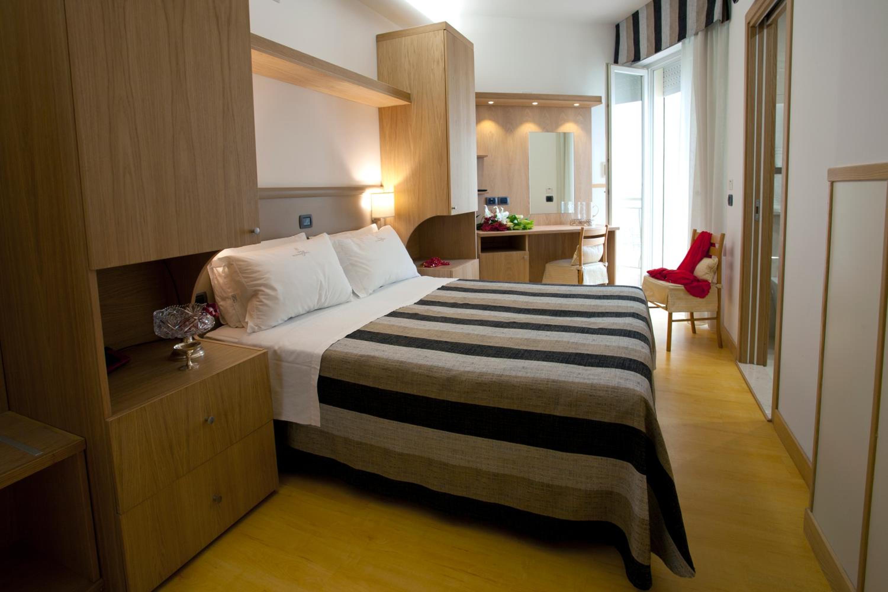 Double Room with Lateral Sea View - Photo 5