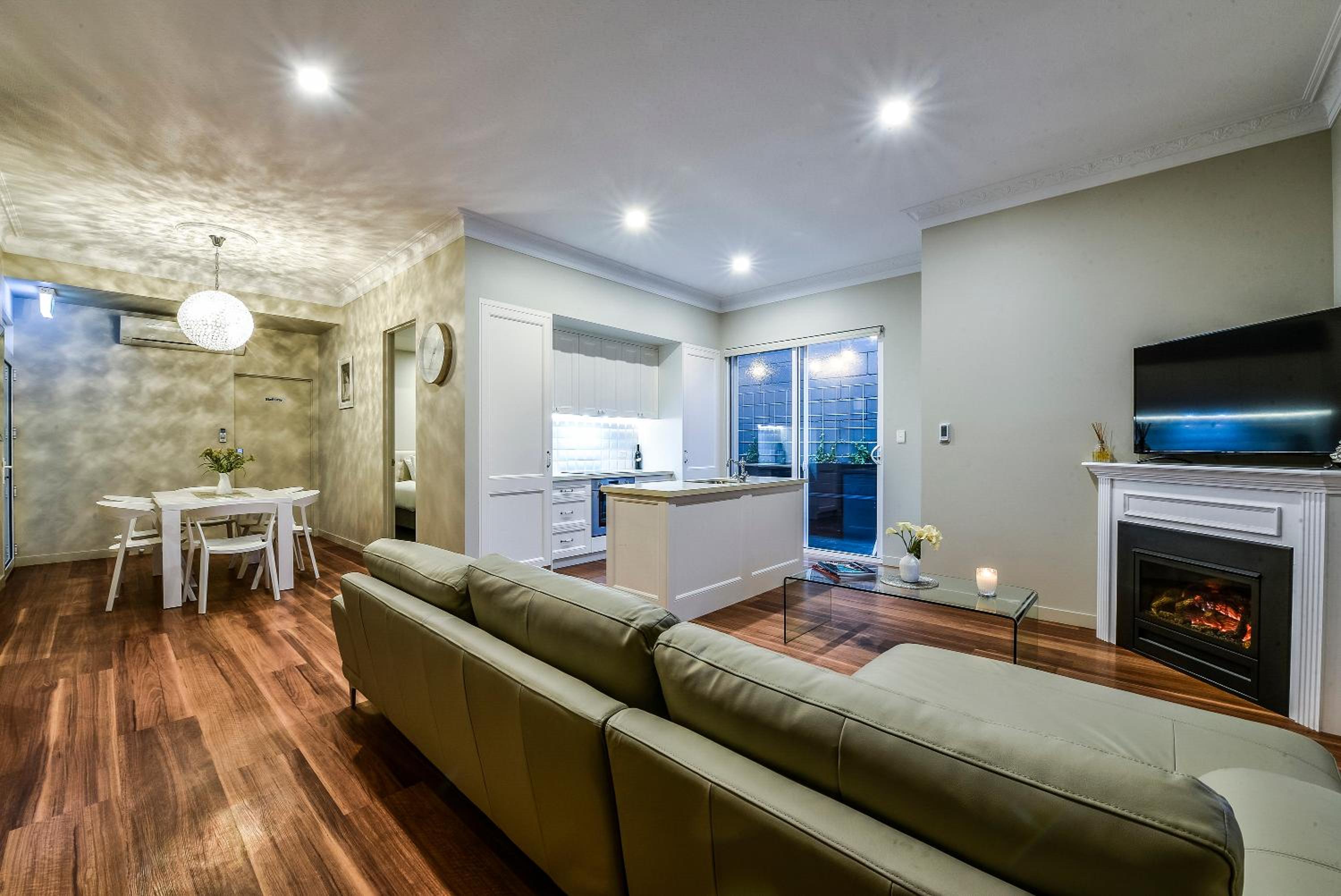 Apartment photo 2