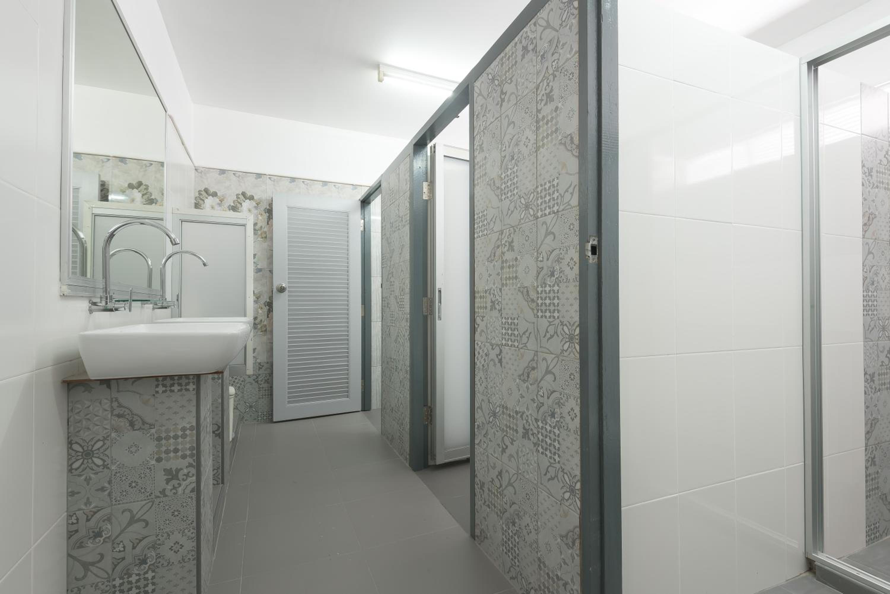 Single Room with Shared Bathroom photo 3