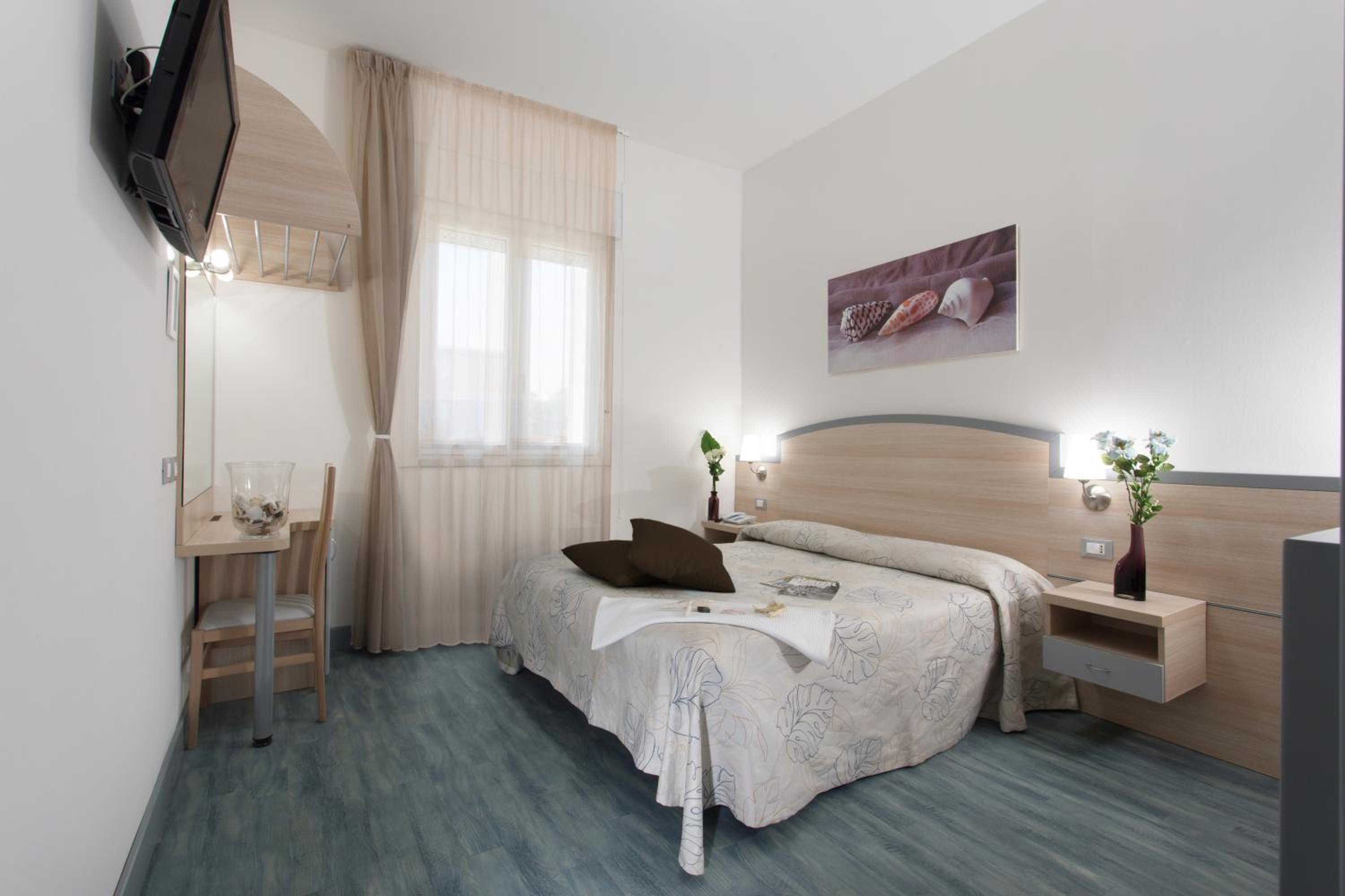 Double or Twin Room - Photo 1