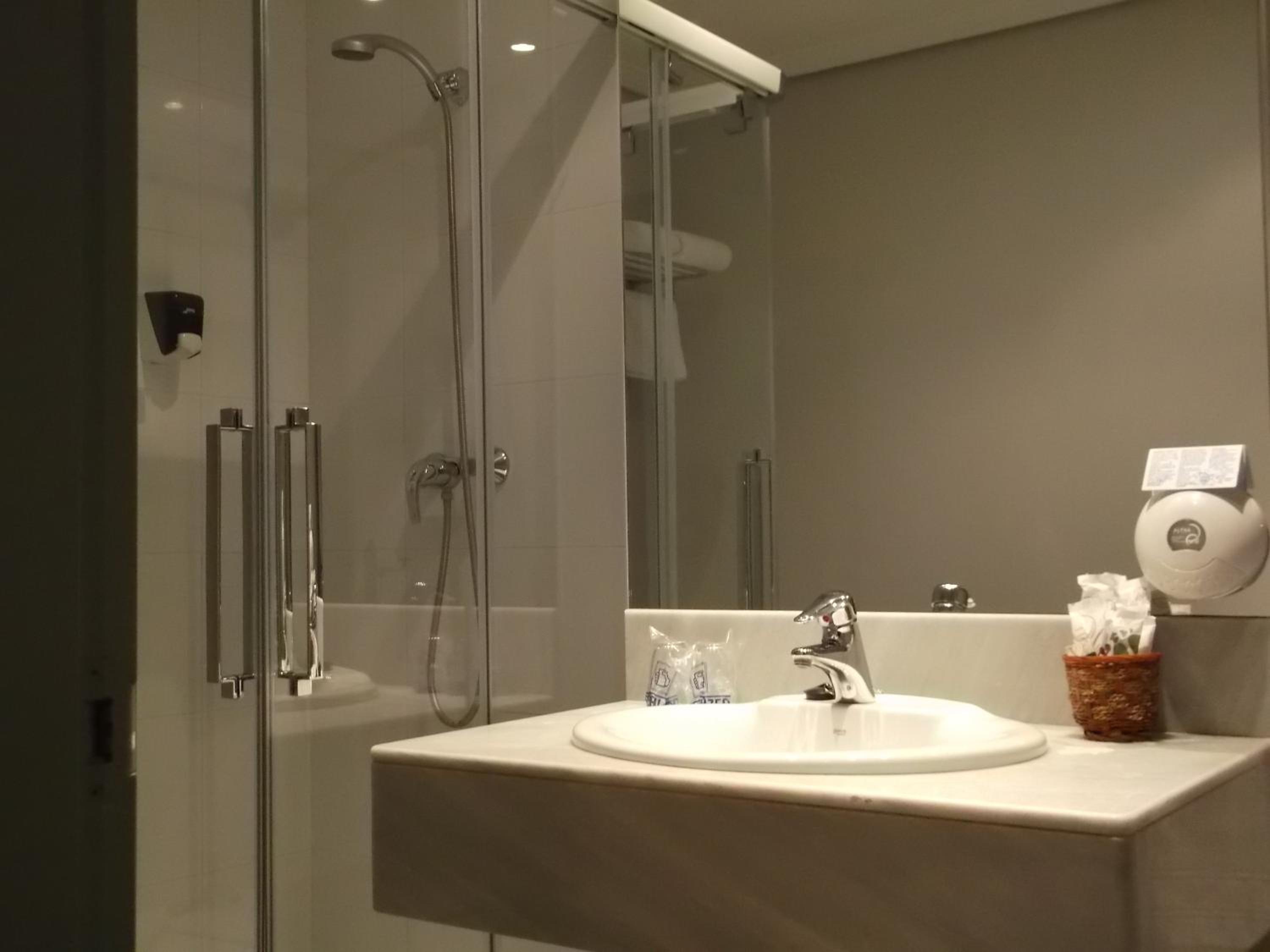 Double or Twin Room - Photo 2