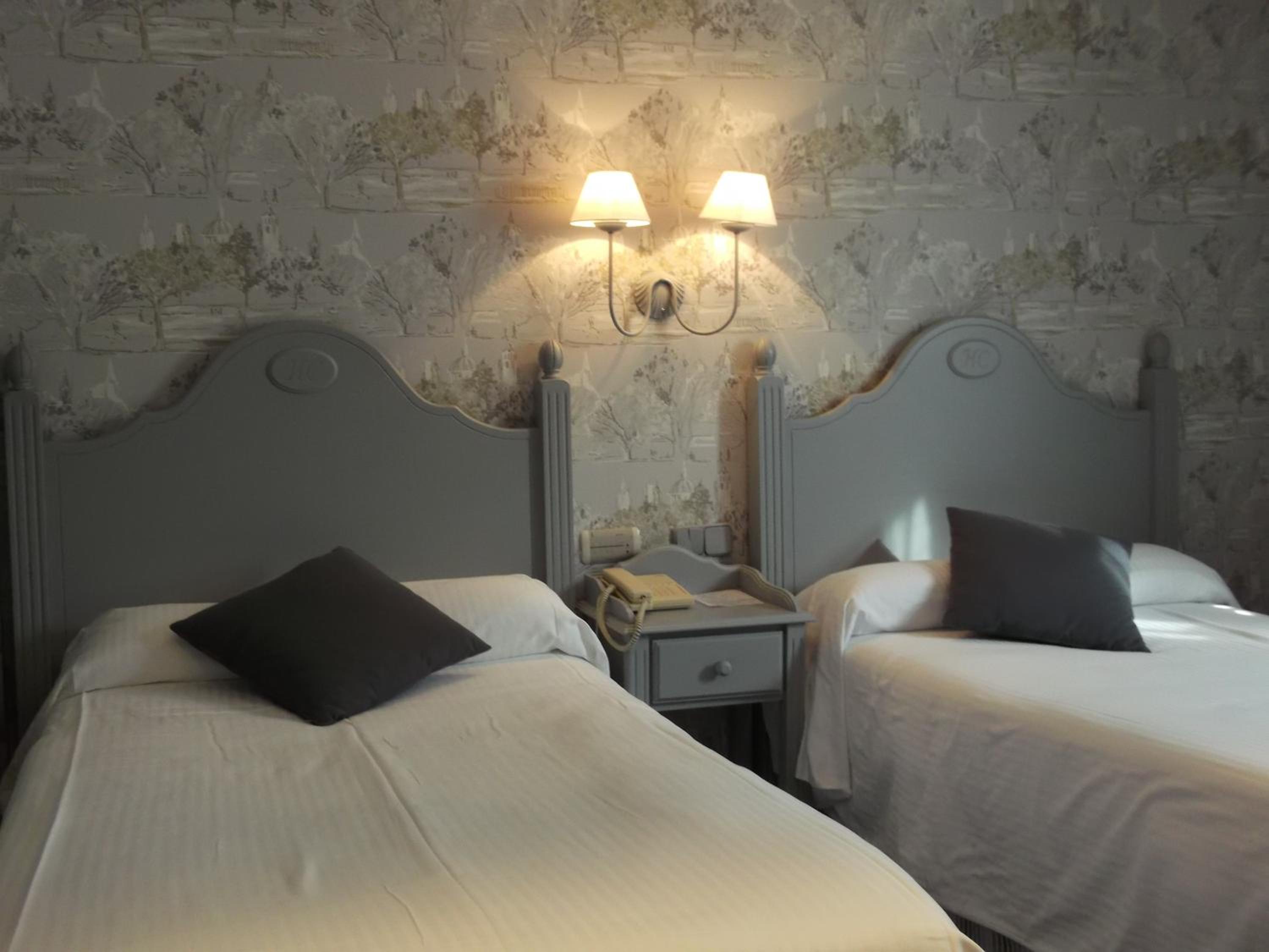 Double or Twin Room - Photo 3