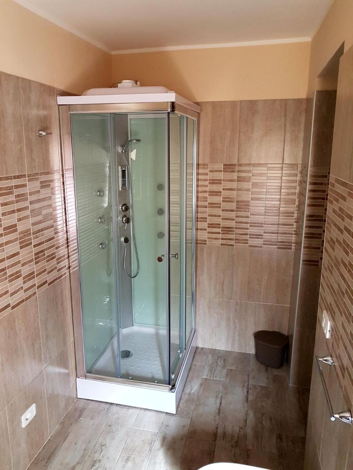 Double Room with Private Bathroom - Photo 5