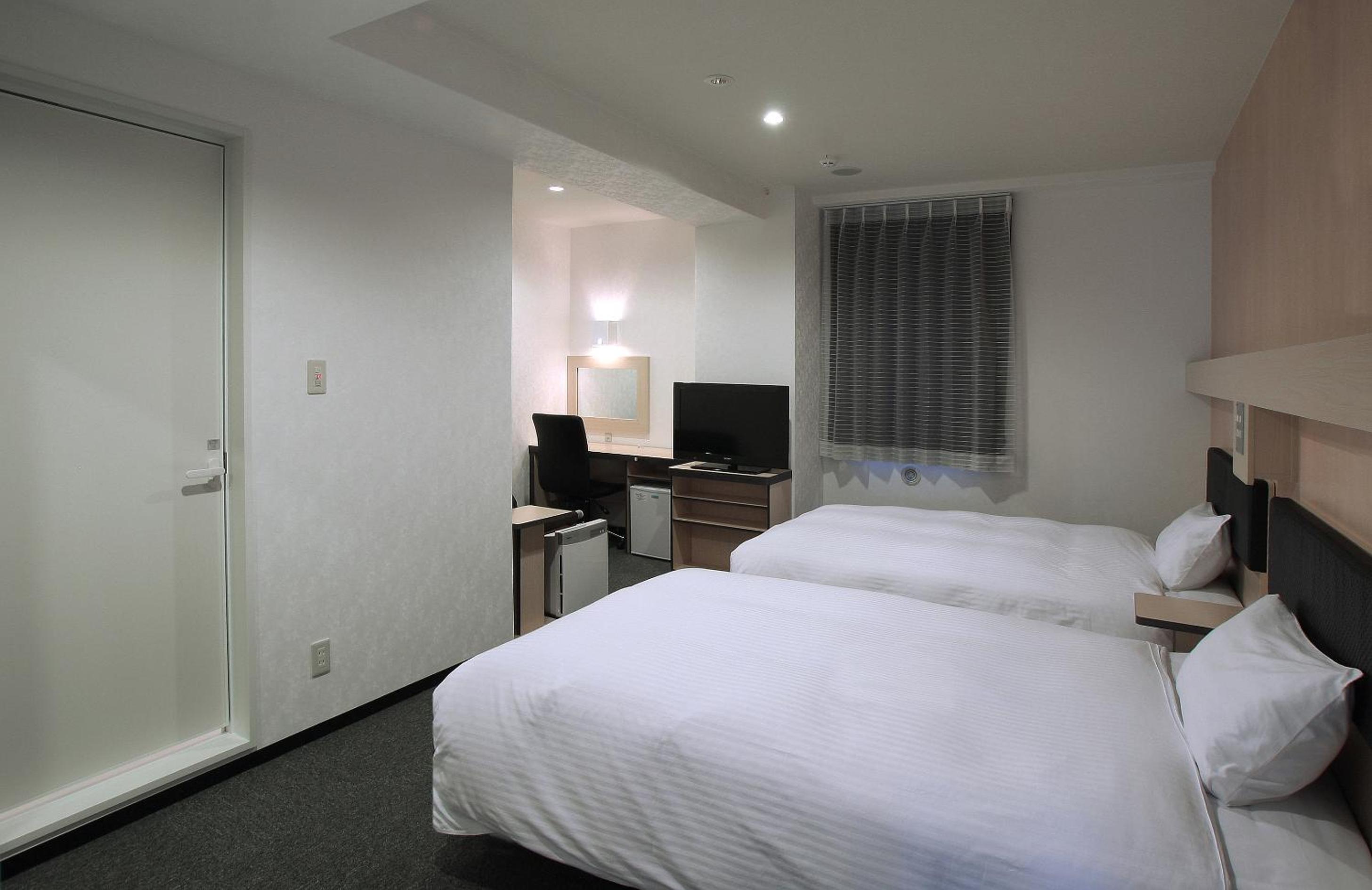 Corner Twin Room - Non-Smoking photo 1