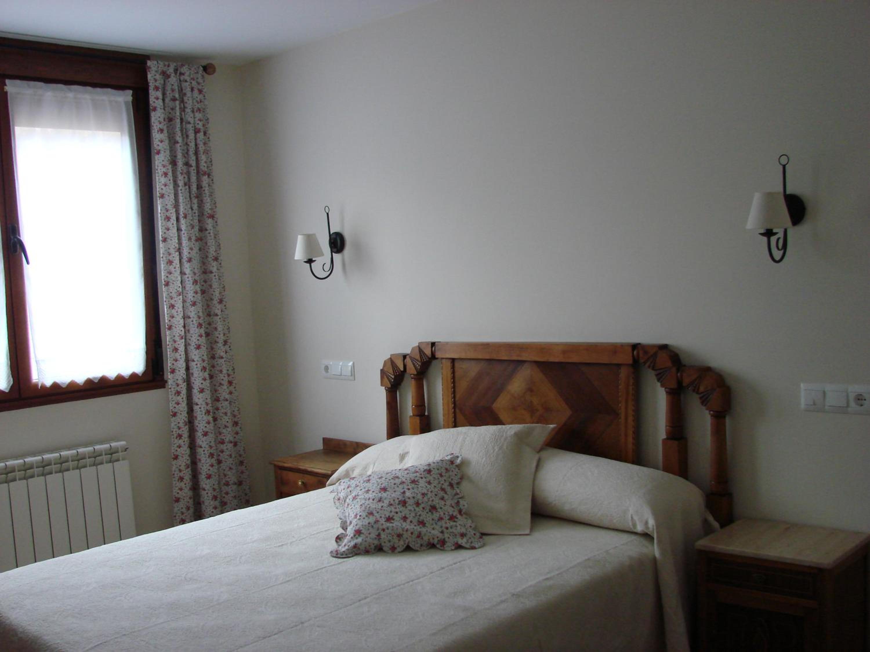 Double or Twin Room - Photo 3