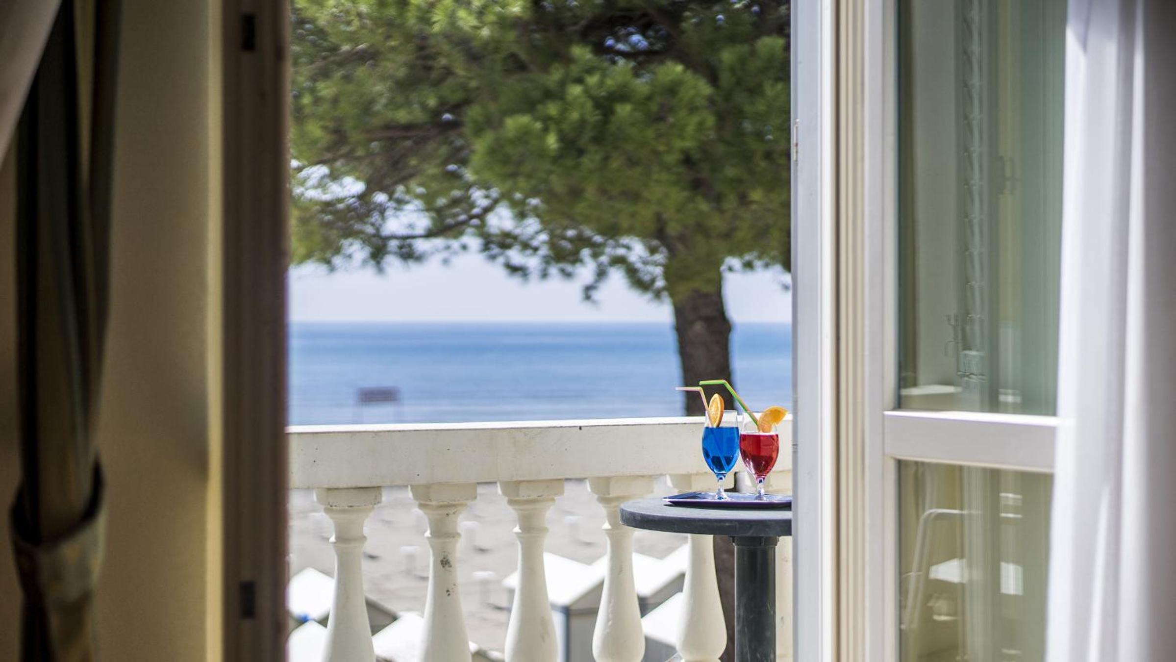 One-Bedroom Apartment with Sea View photo 2