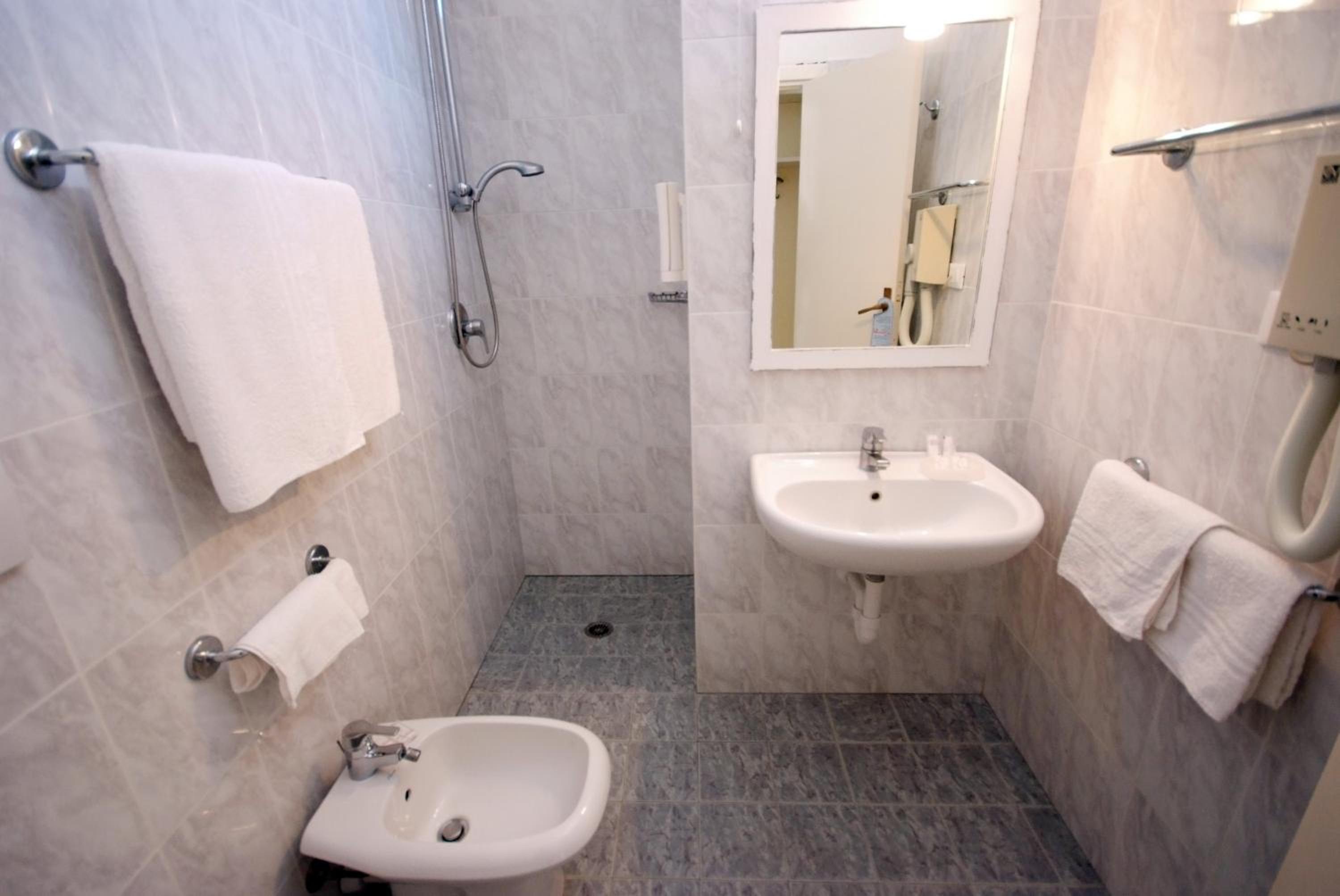 Quadruple Room with Balcony photo 3