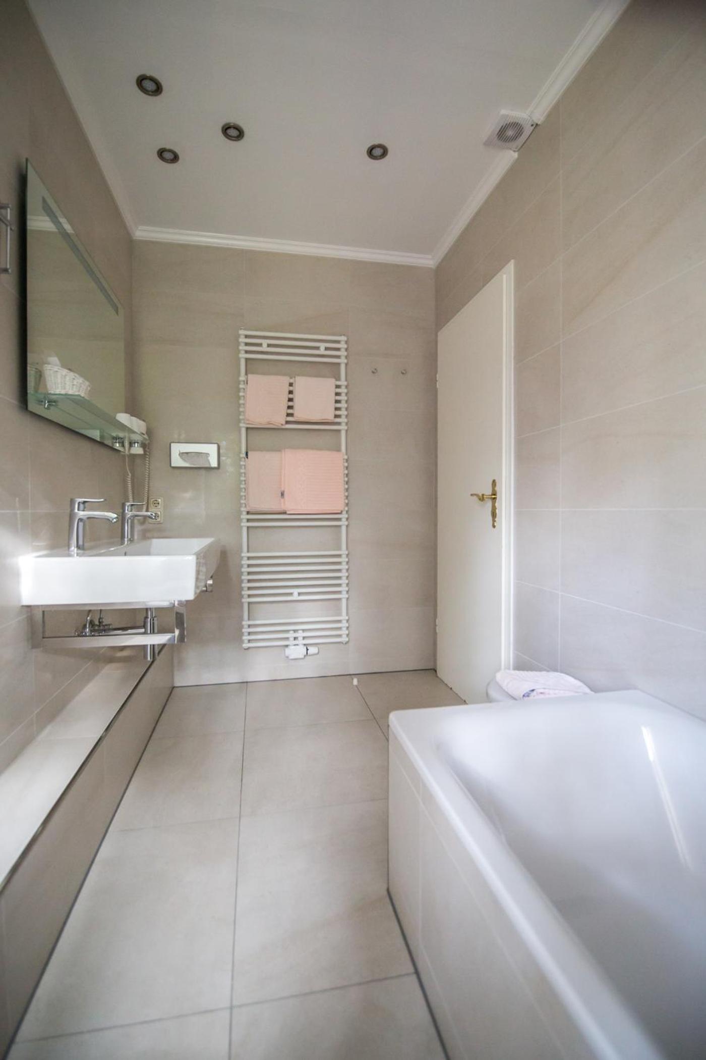 Double Room - Photo 2