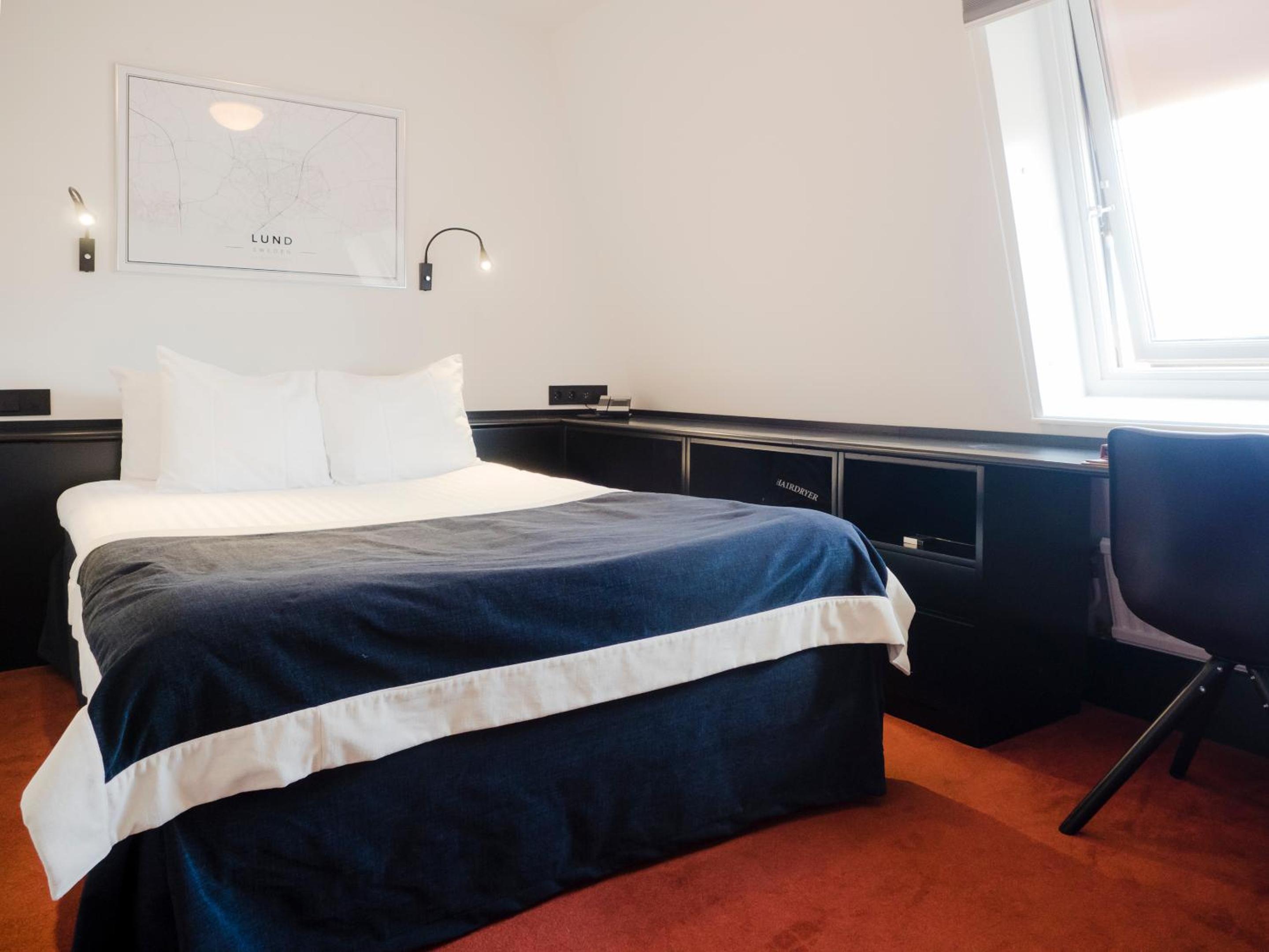 Queen Room (55 in bed)