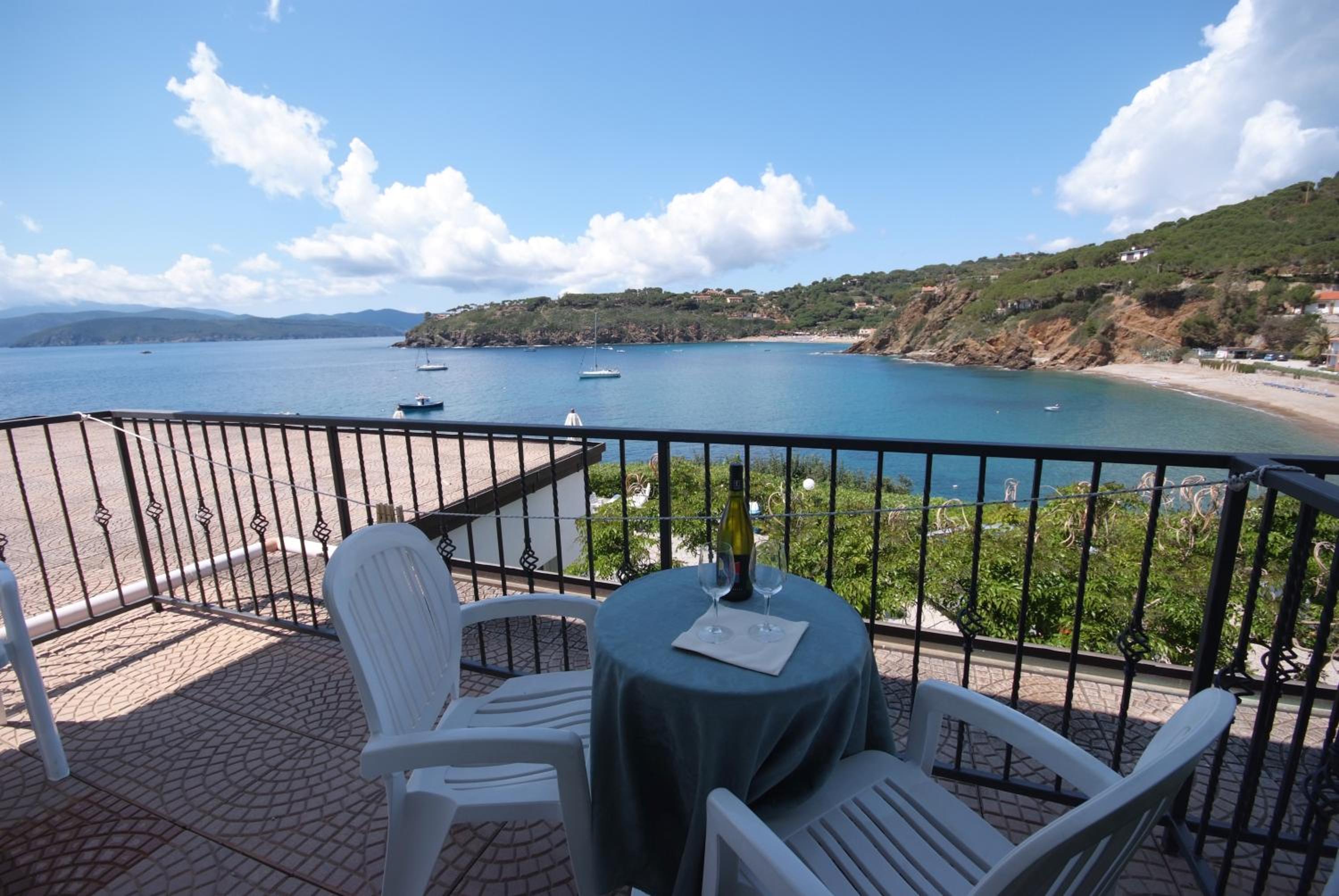 Triple Room with Sea View - Photo 10