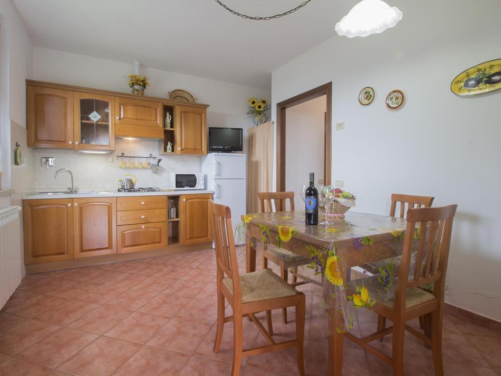 Two-Bedroom Apartment with View photo 2