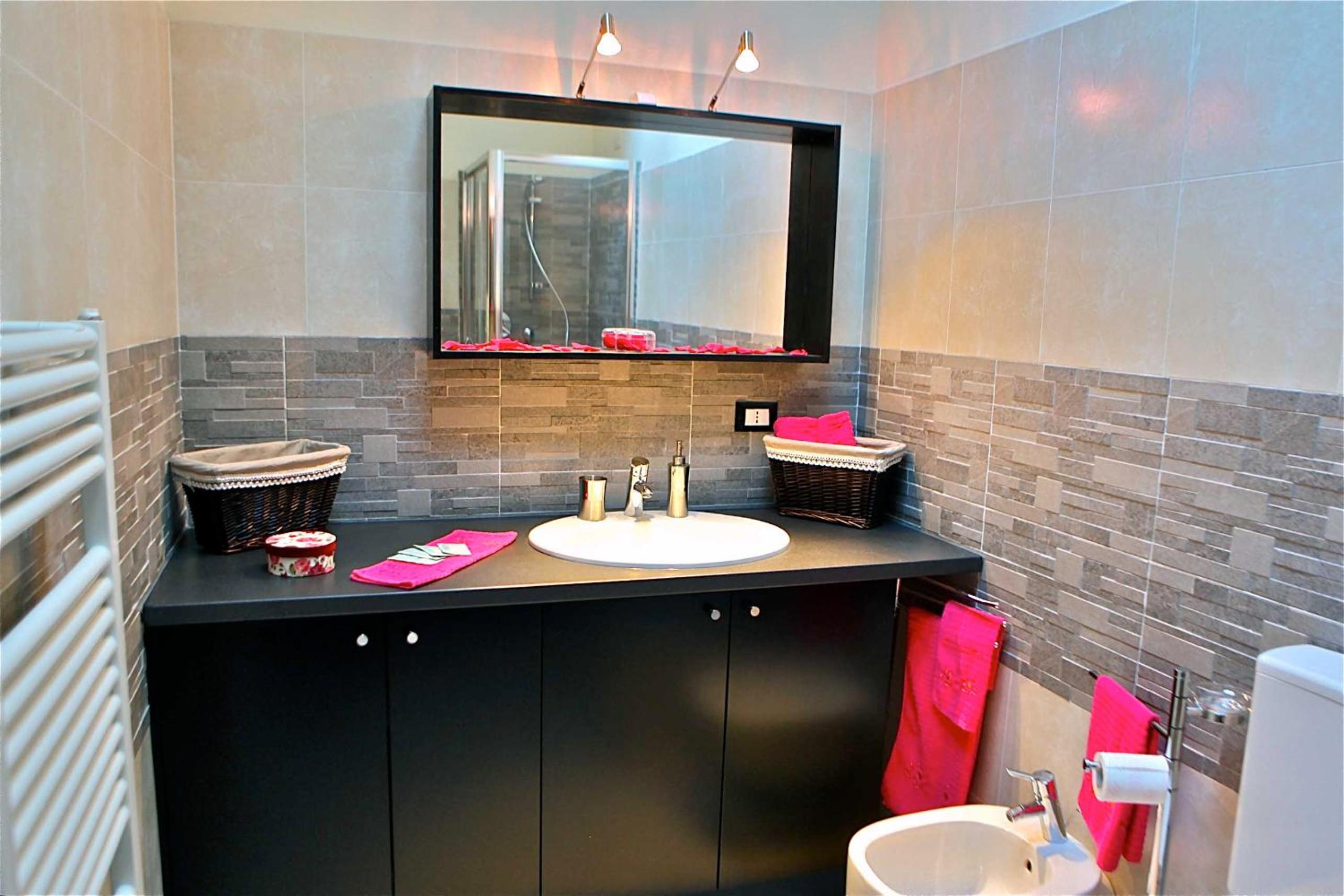Apartment with Terrace - Photo 10