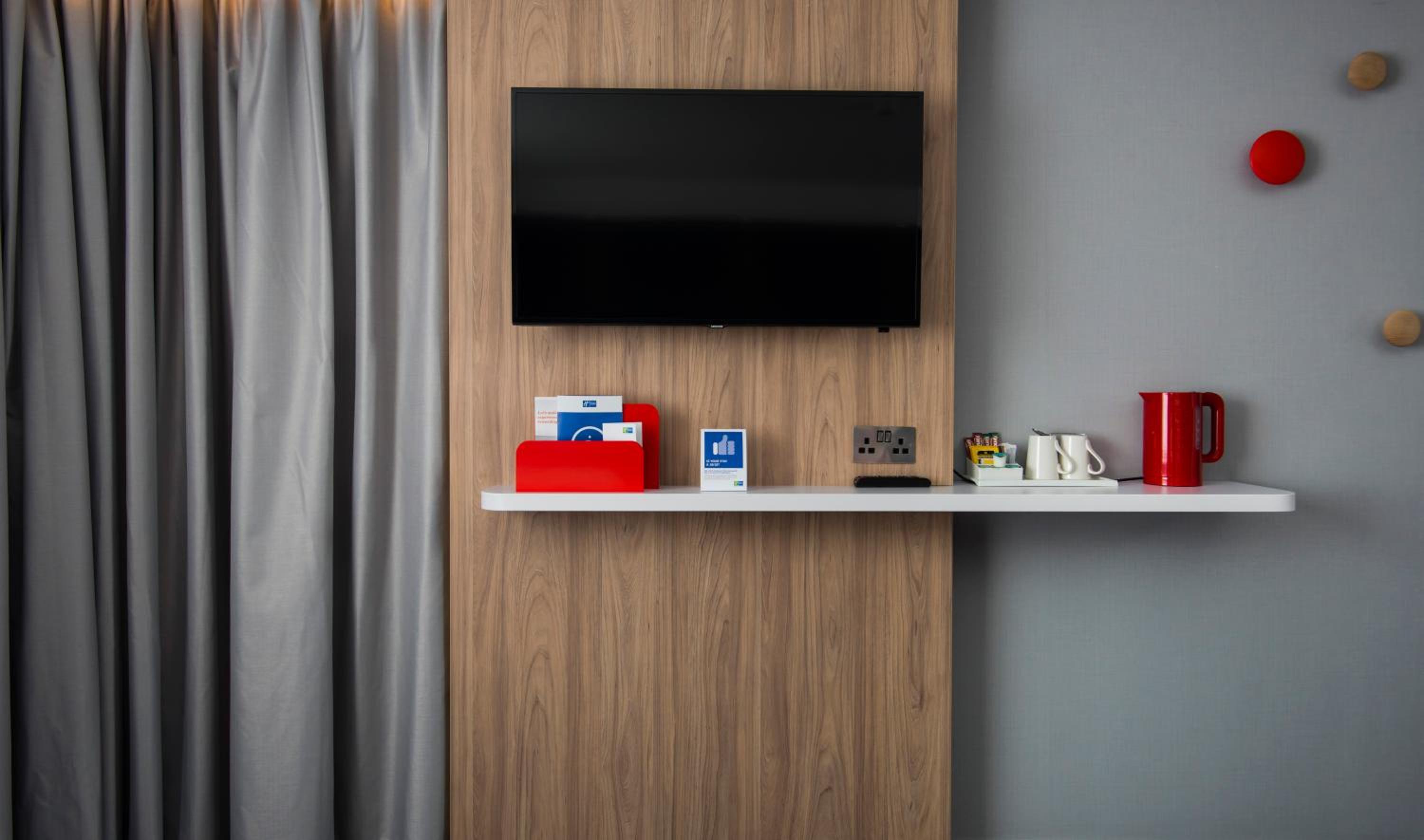 Double Room with Free Hot Breakfast - Accessible photo 2