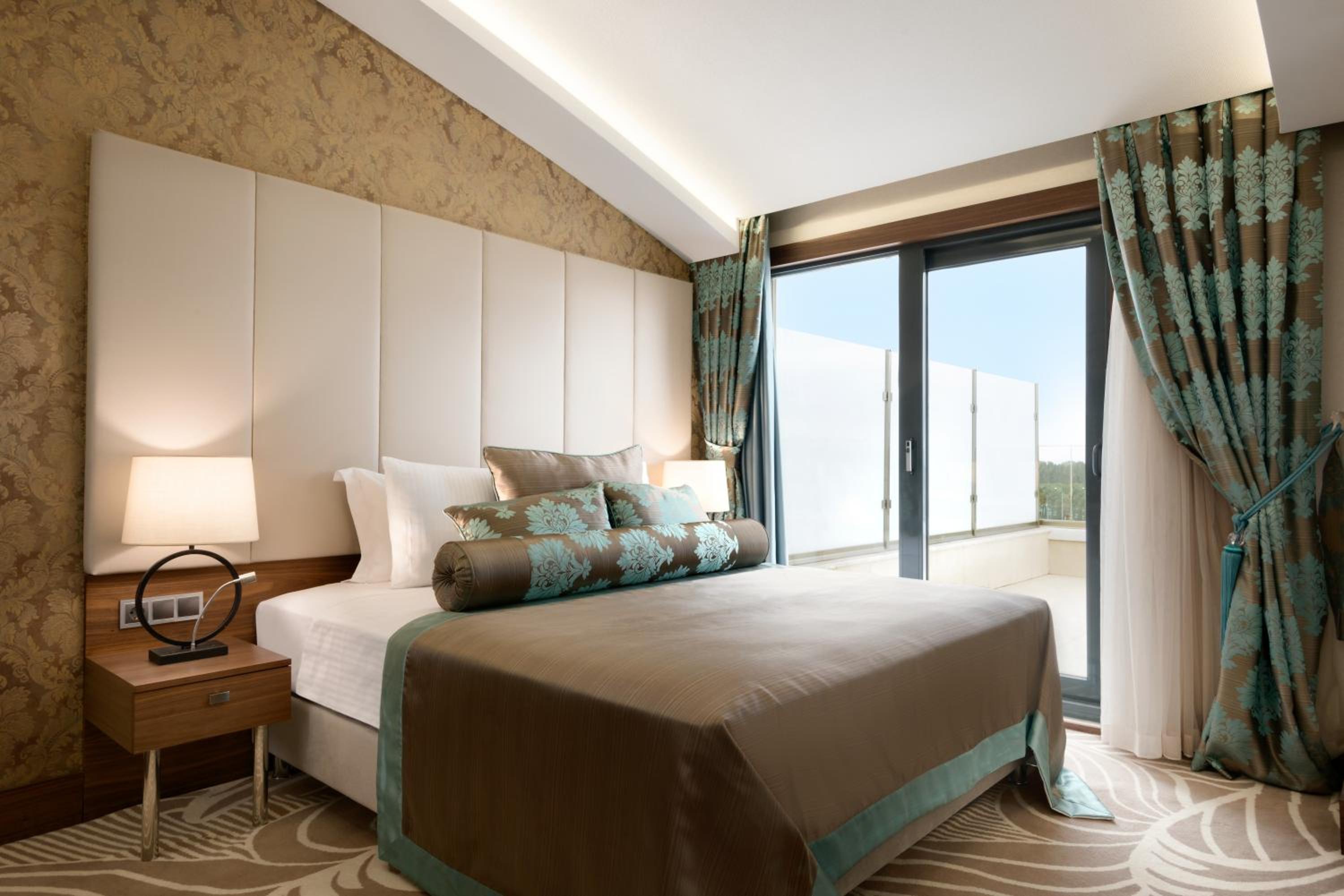 Suite Junior 1 Lit Queen-Size - Non-Fumeurs