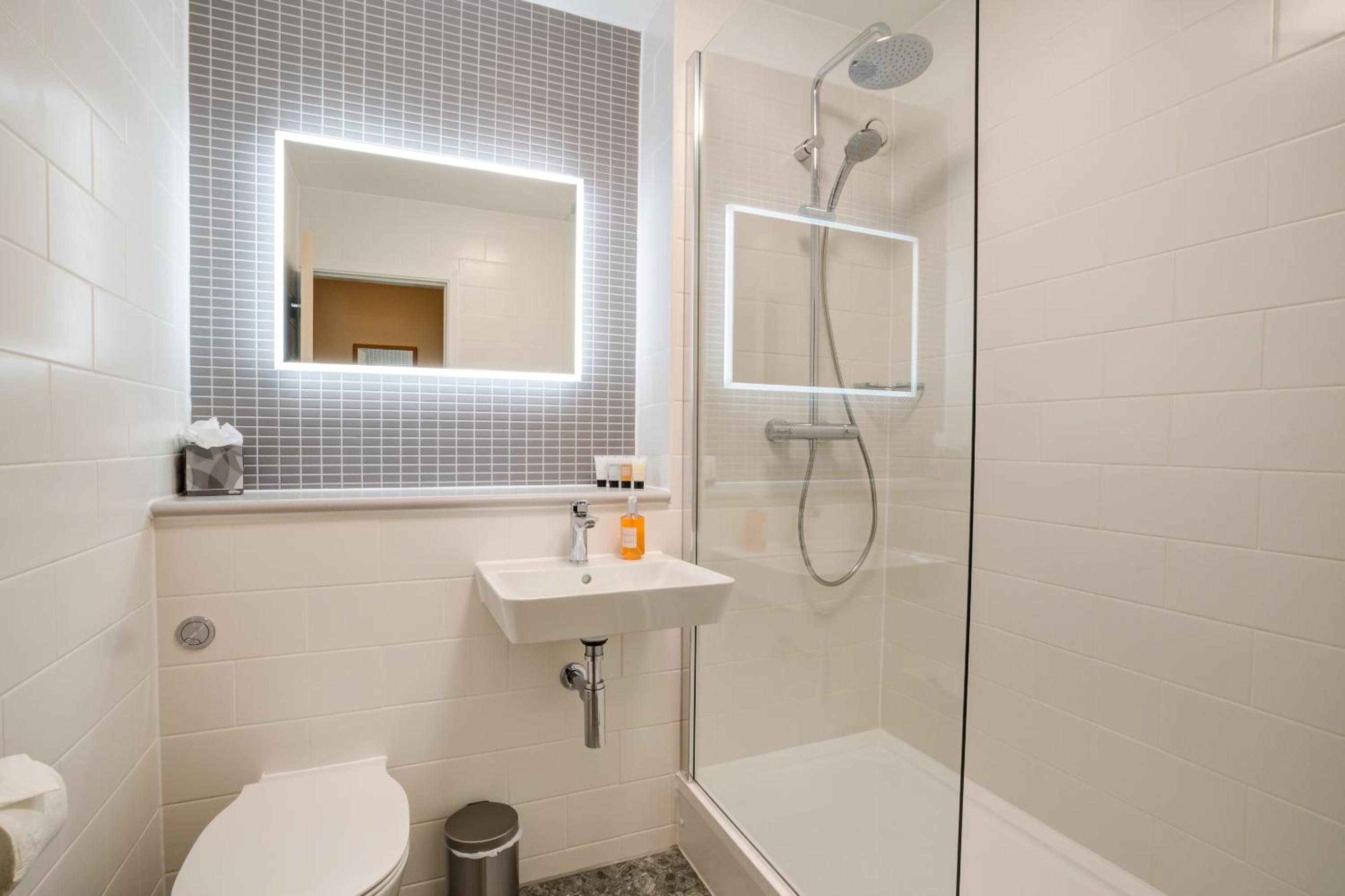 Standard Twin Room - Photo 2