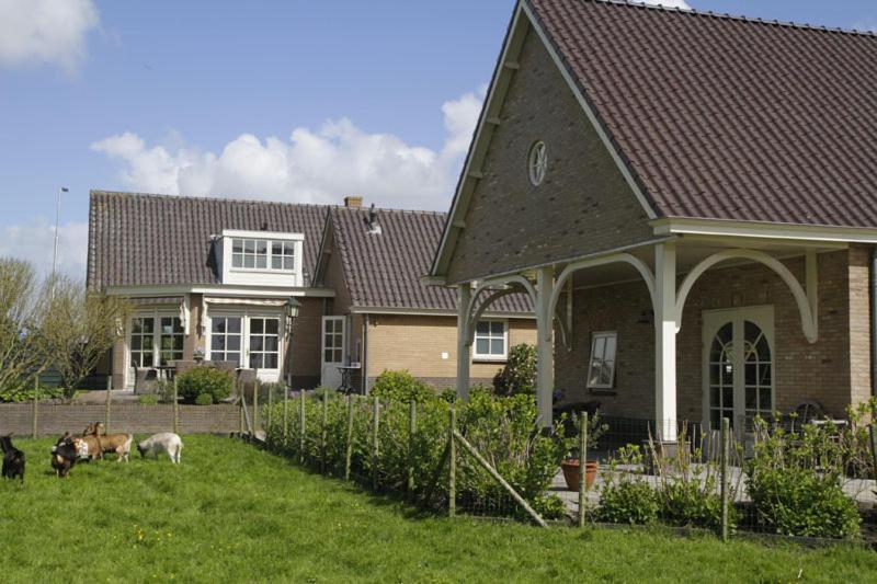 Three-Bedroom Villa photo 3