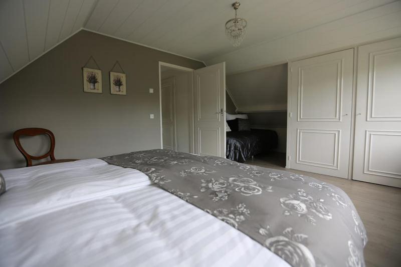 Basic Triple Room with Shared Bathroom photo 1