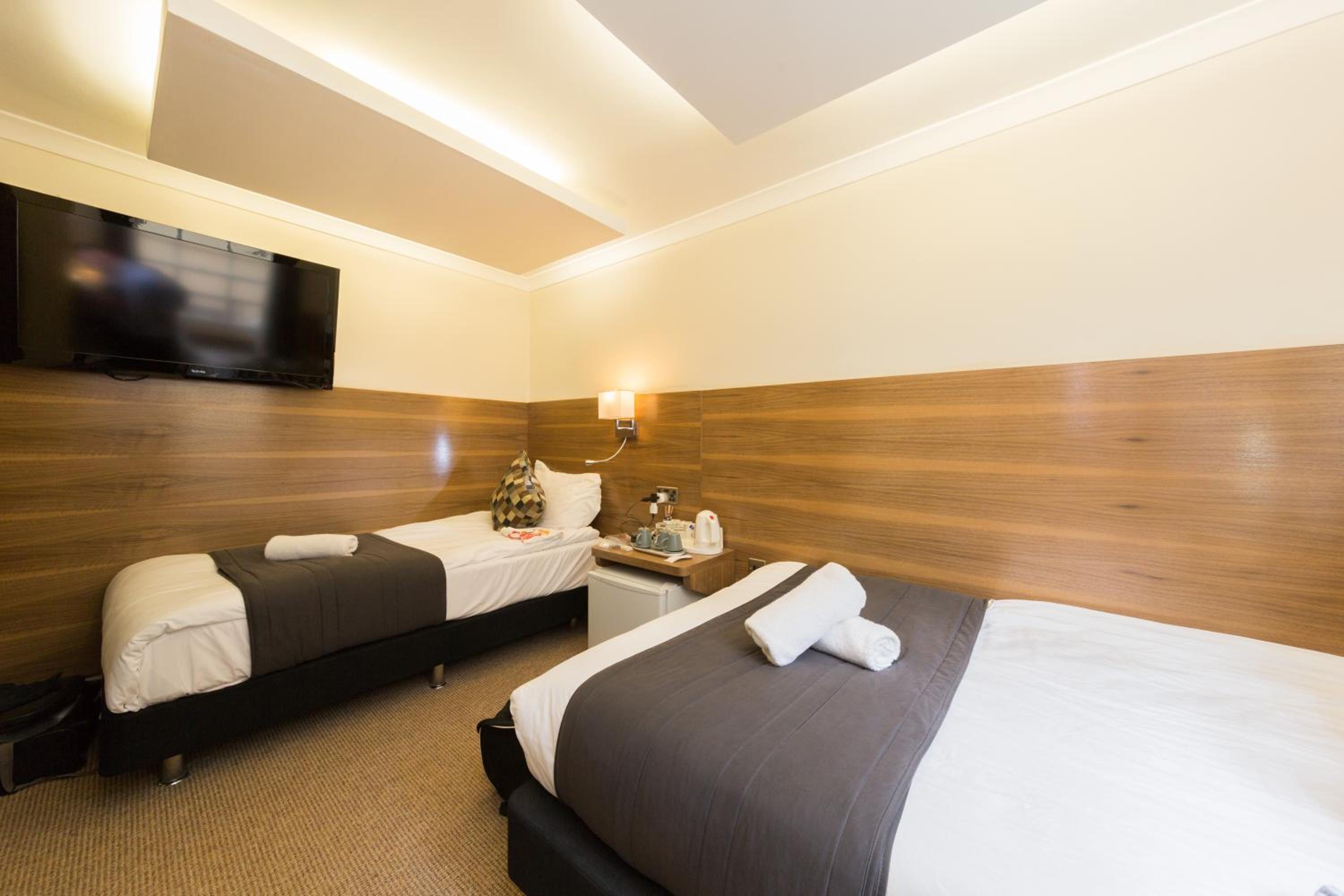 Triple Room with Private Bathroom photo 3