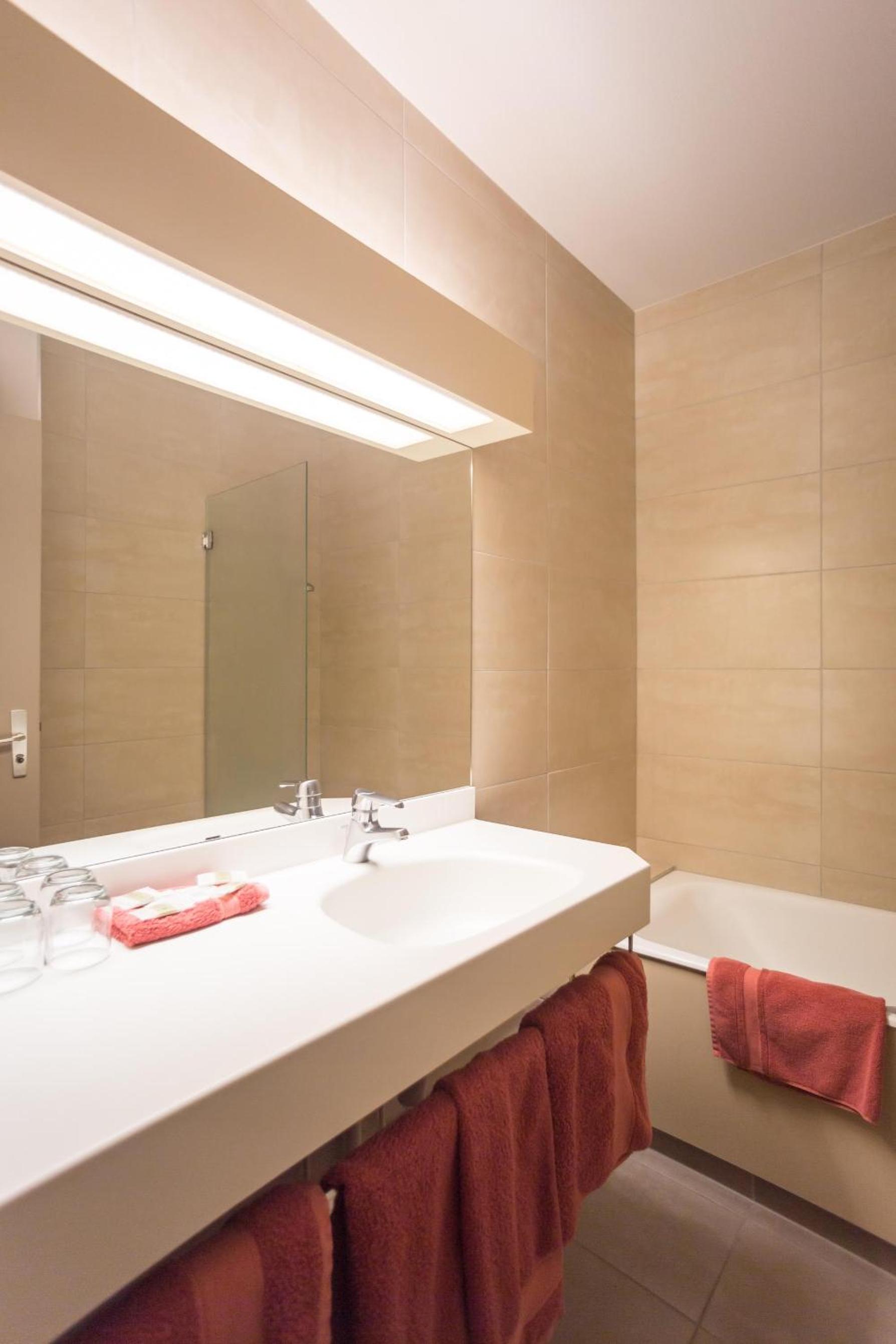 Room without Balcony - Photo 4