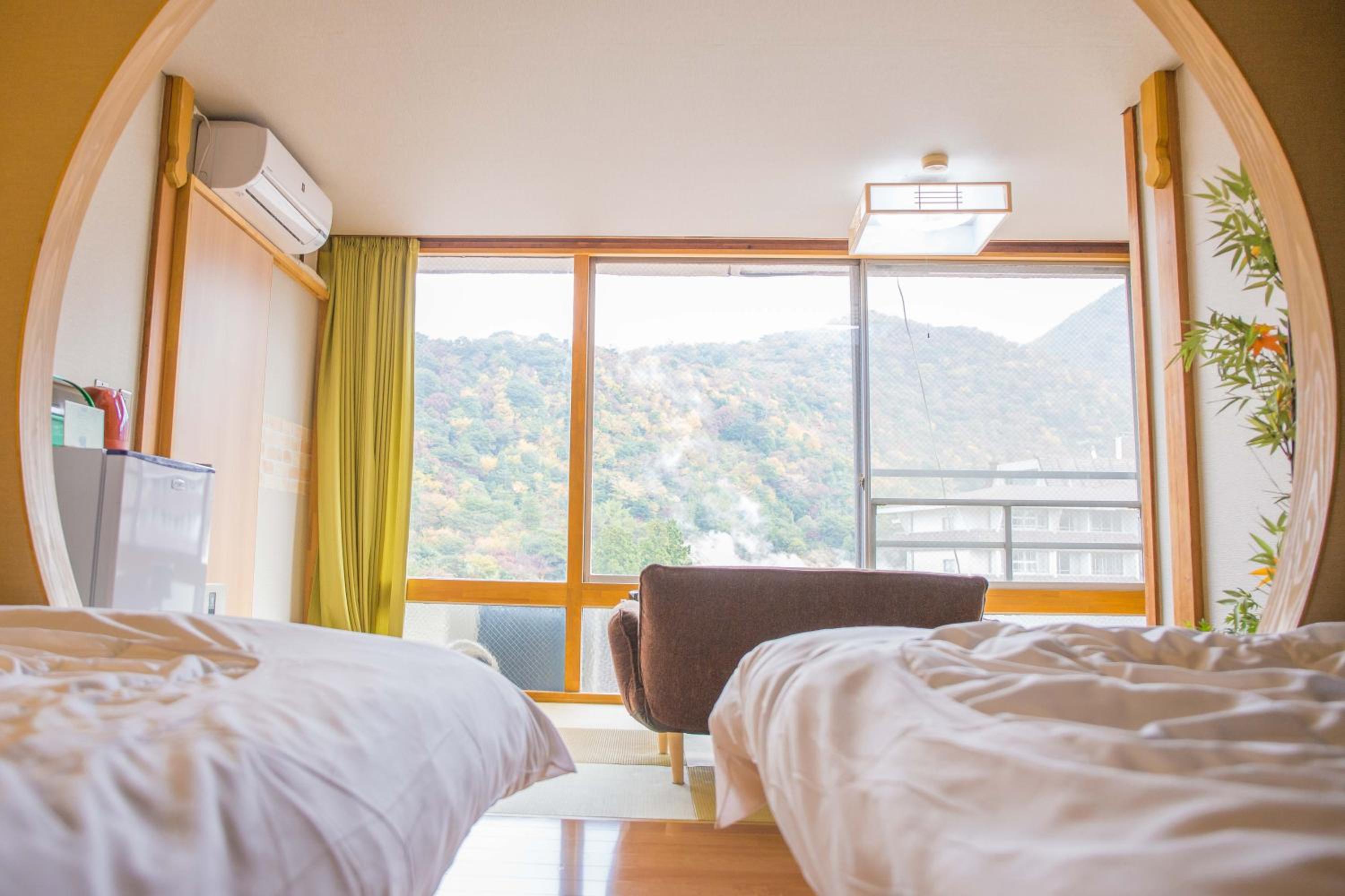 Twin Room with View - Photo 3