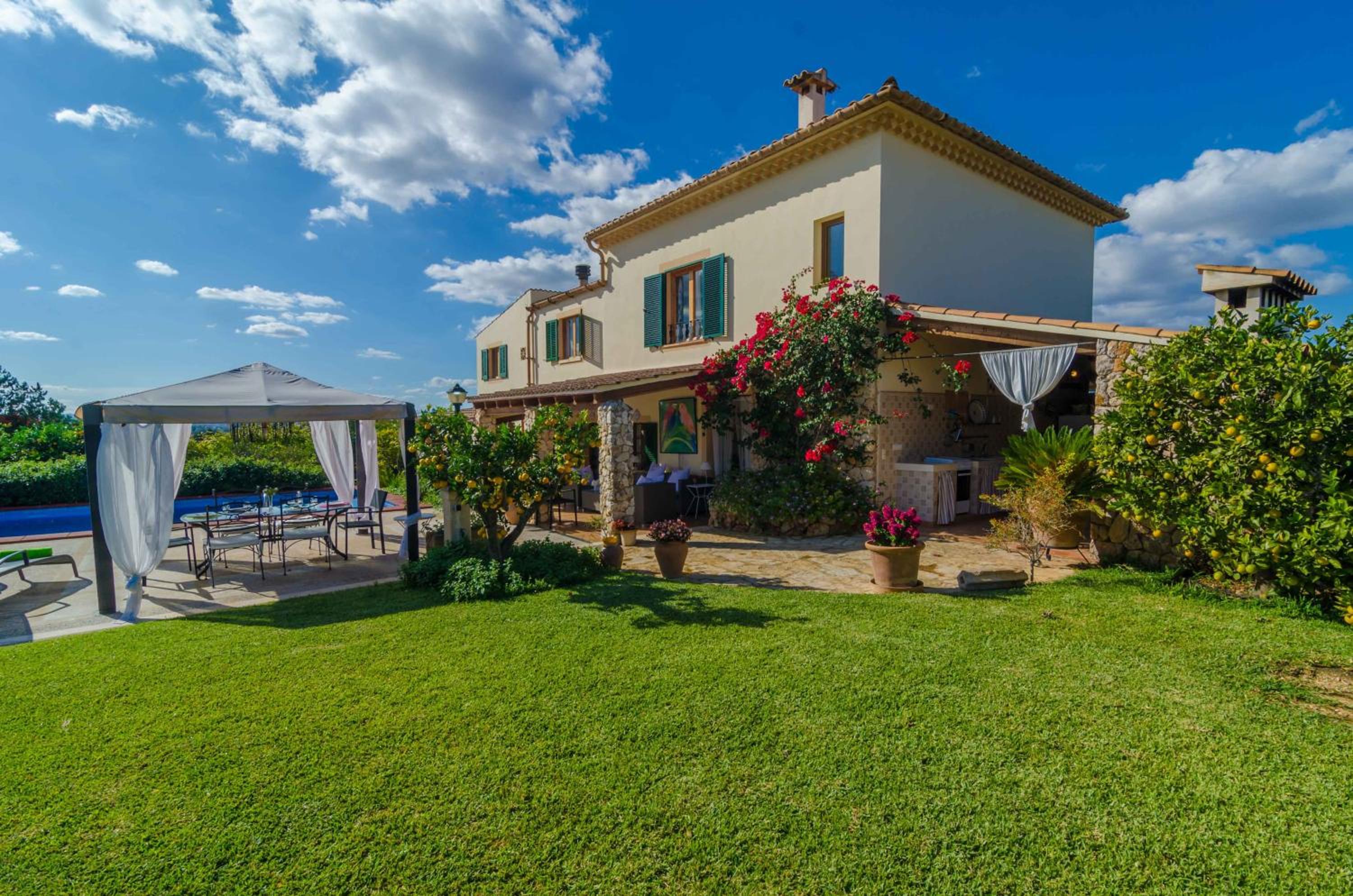Three-Bedroom Villa photo 3