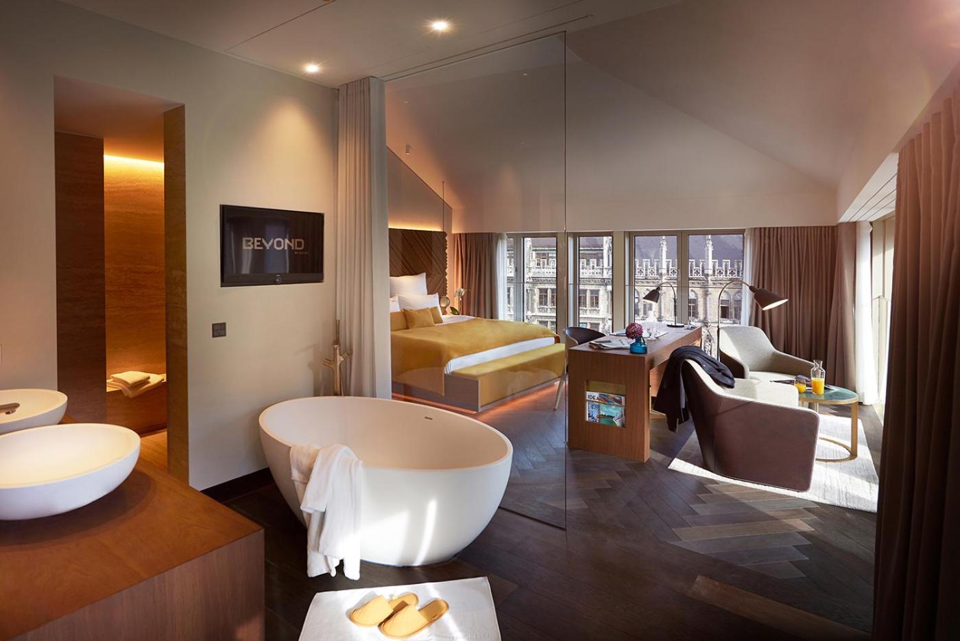 Suite with View - Photo 18