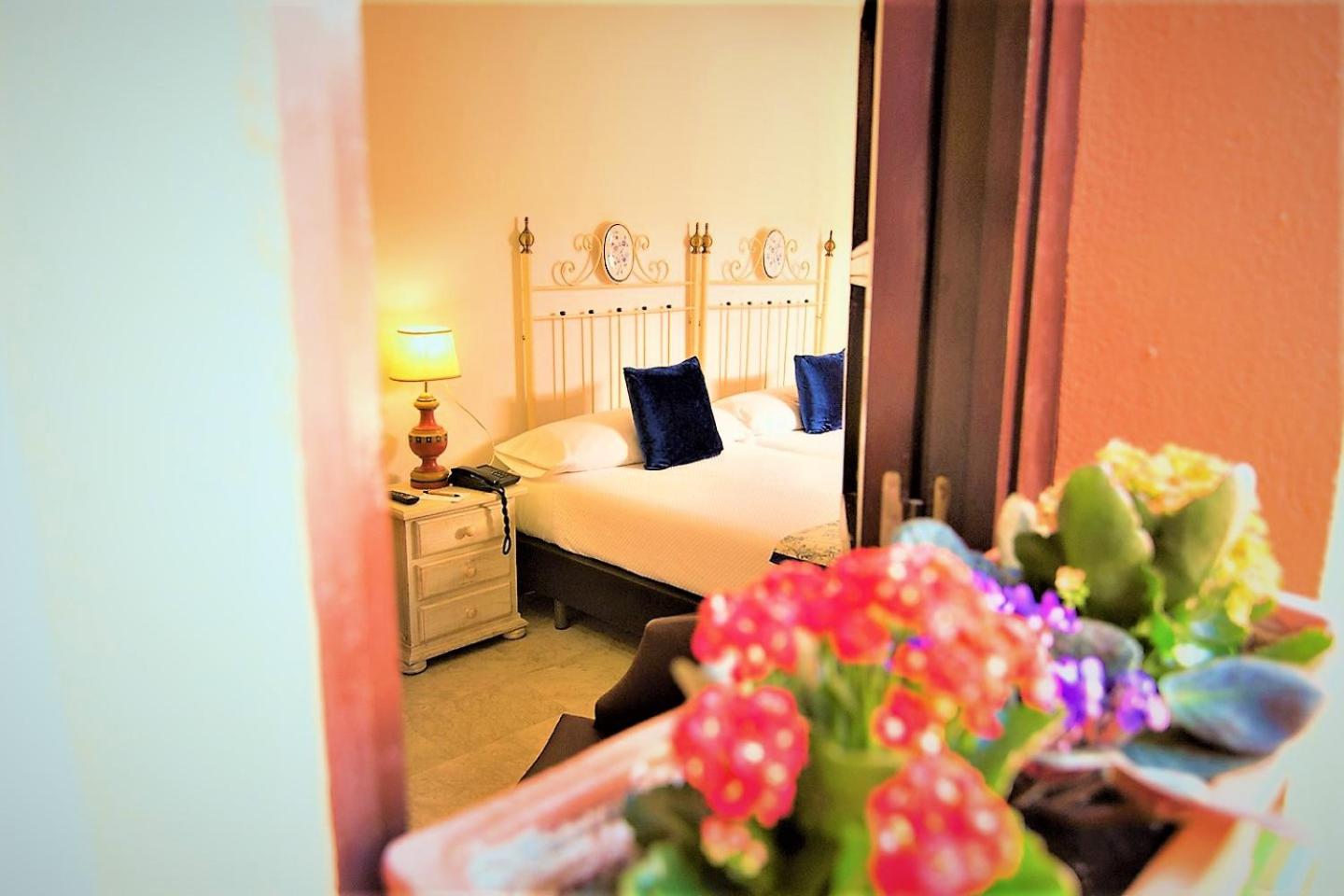 Double or Twin Room - Photo 11