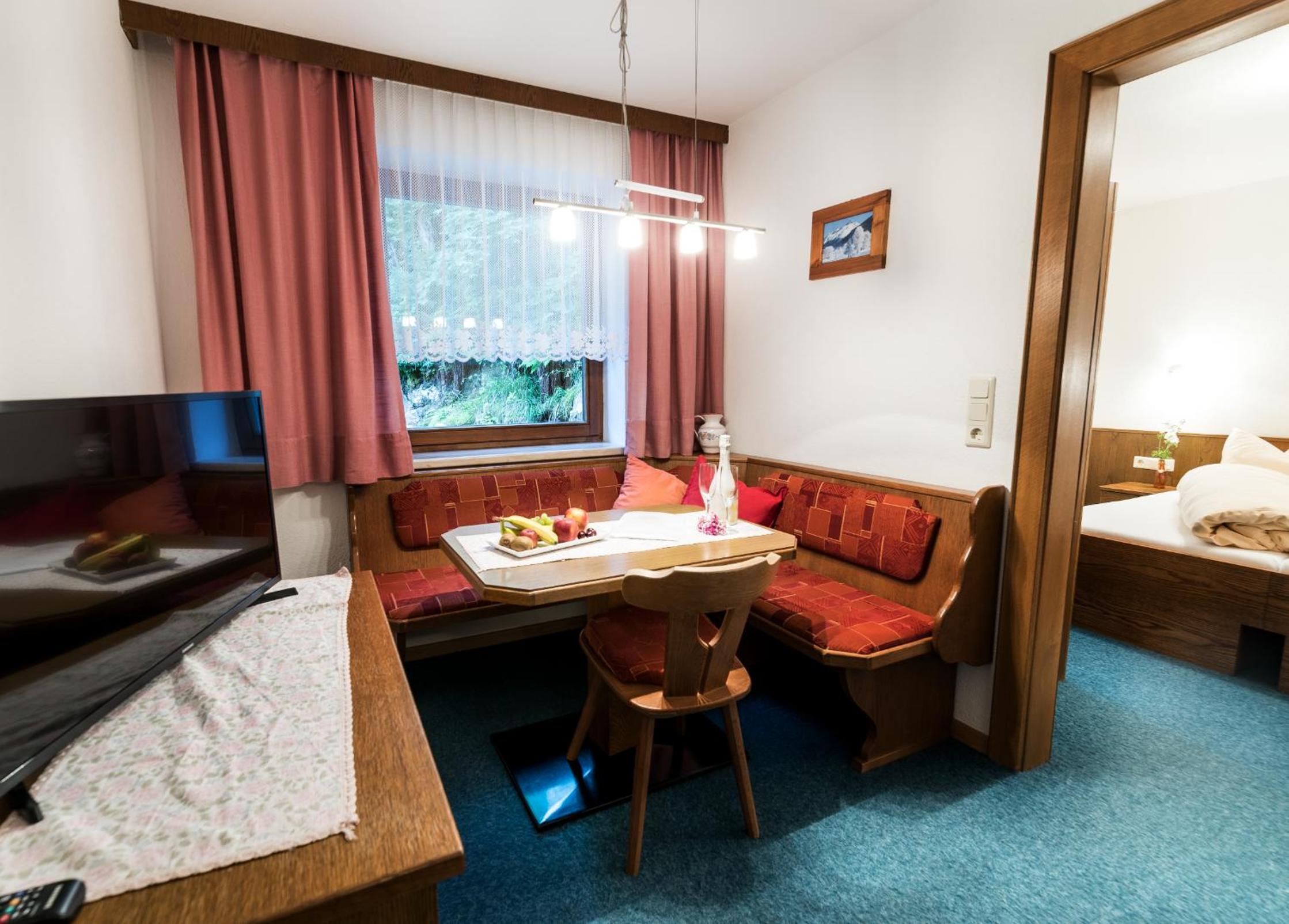 Two-Bedroom Suite (3 Adults) photo 2