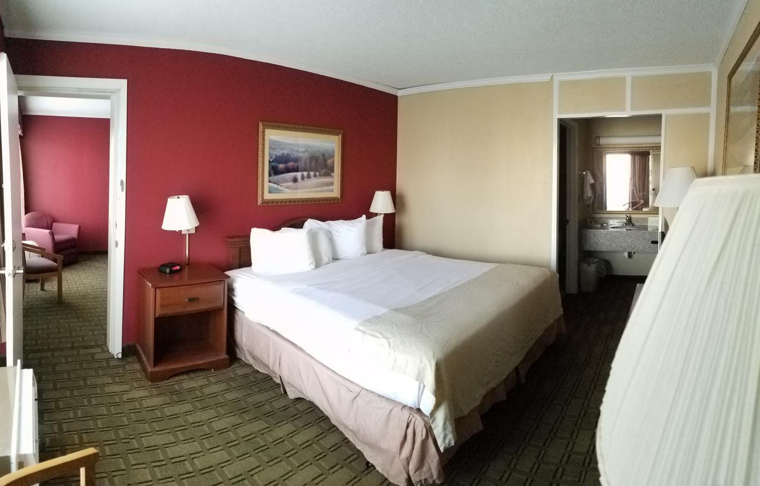 King Suite - Non-Smoking photo 1