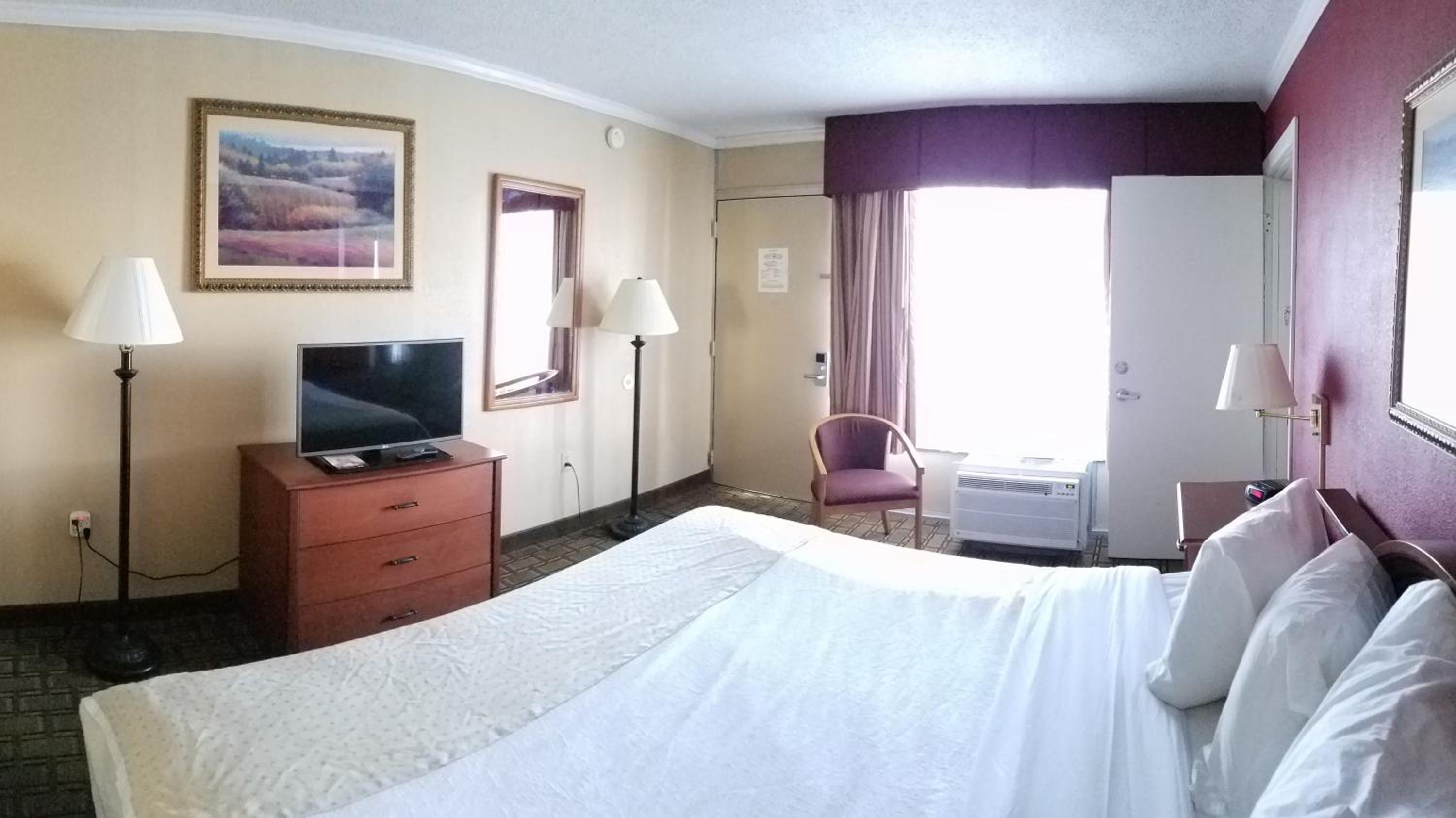 King Suite - Non-Smoking photo 2