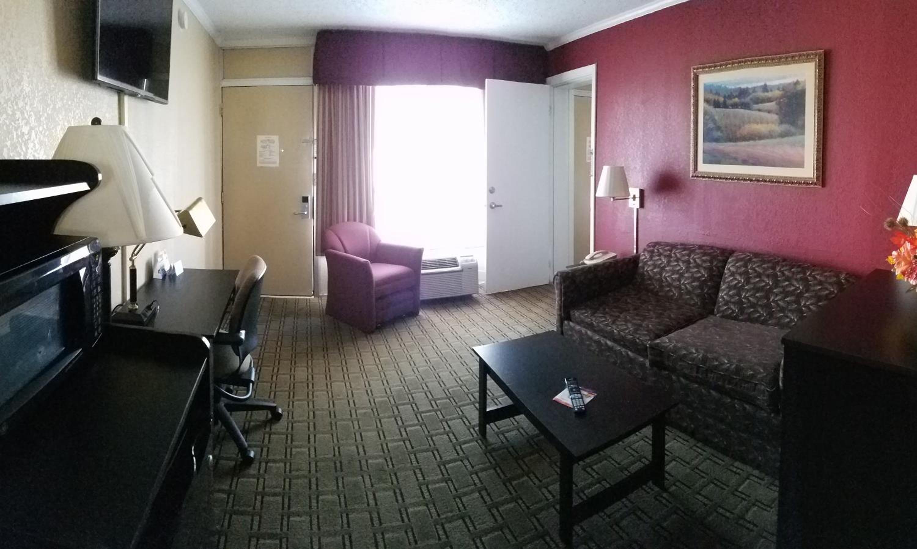 Deluxe Double Suite - Non-Smoking photo 3