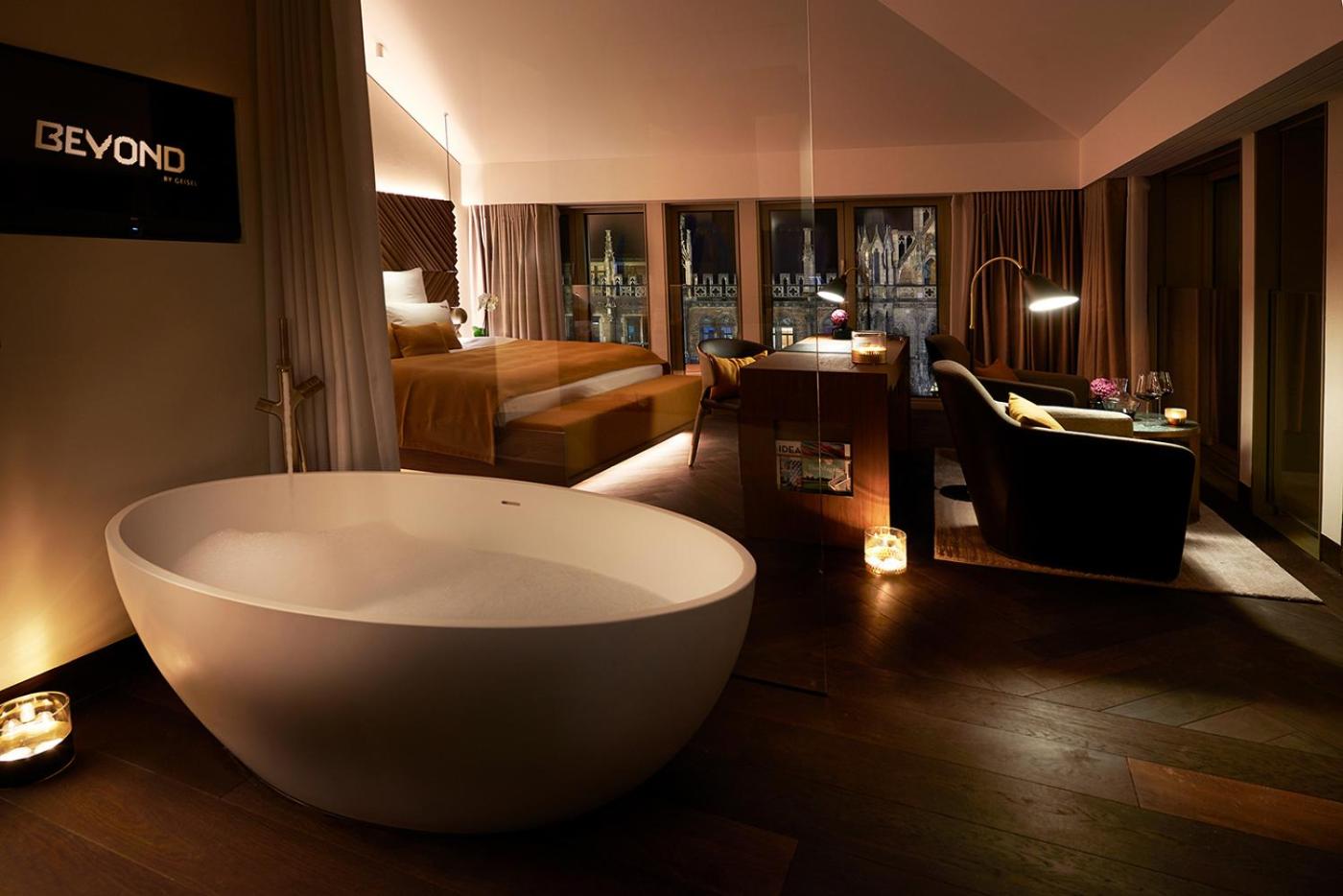 Suite with View - Photo 17