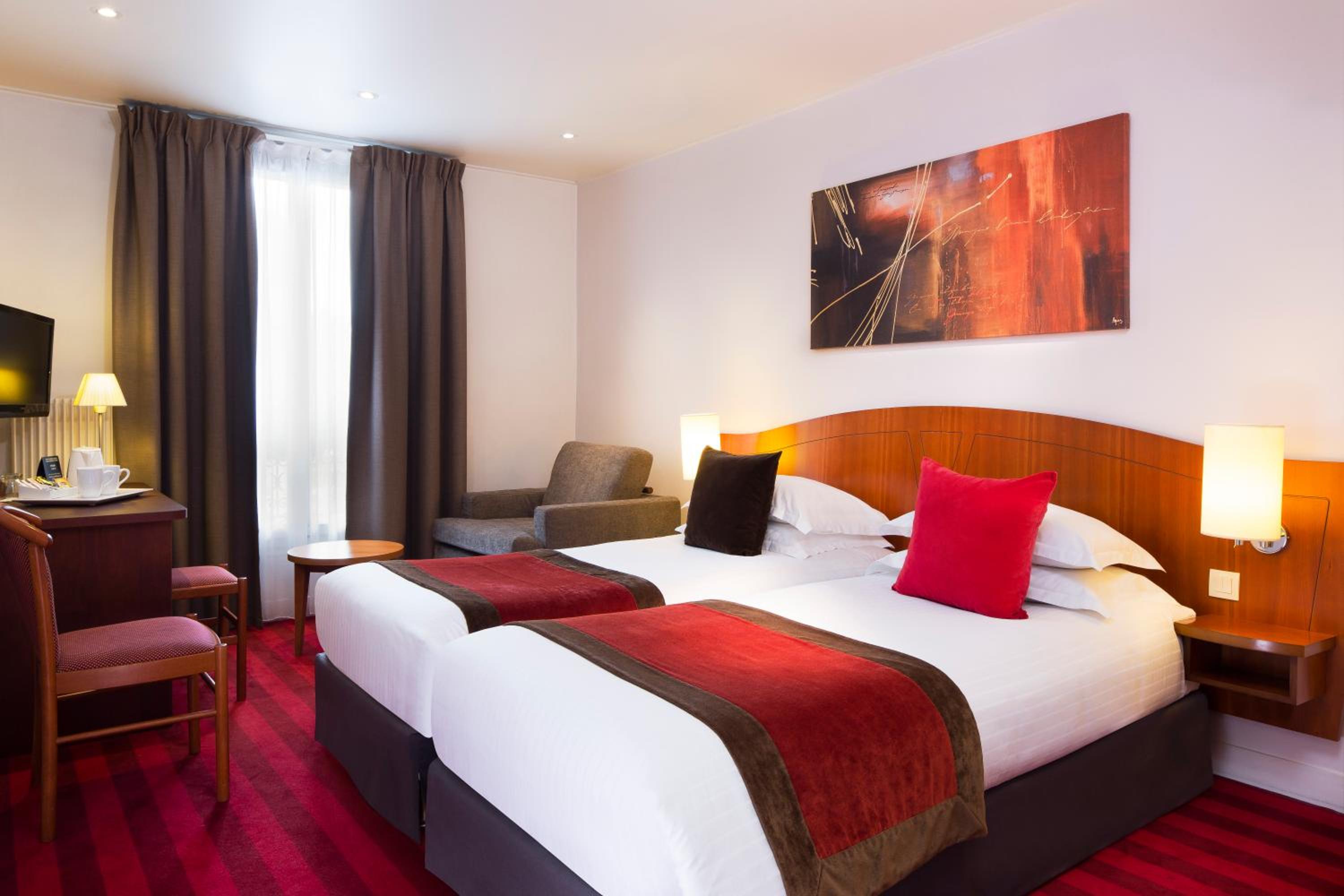 Two Rooms next to Each Other thumbnail 5