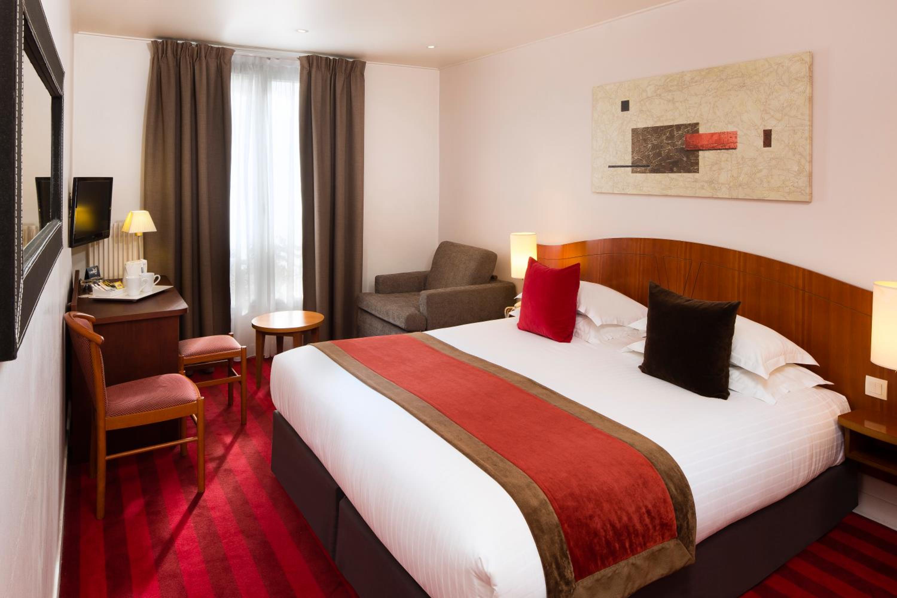 Superior Double Room thumbnail 5