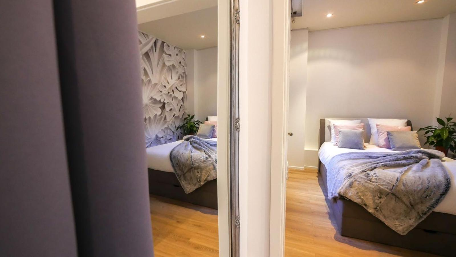 Deluxe Family Suite - Photo 8