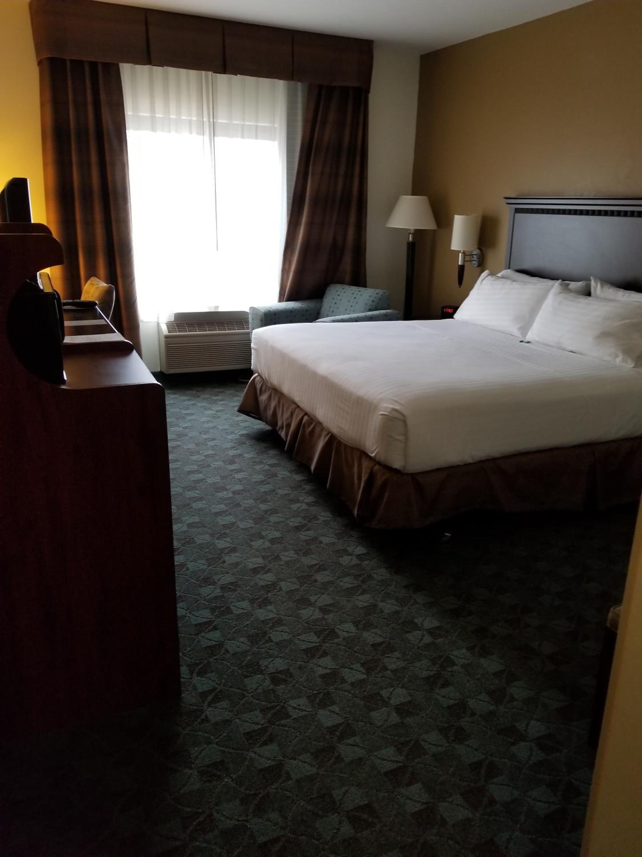 King Room with Jetted Tub - Photo 3