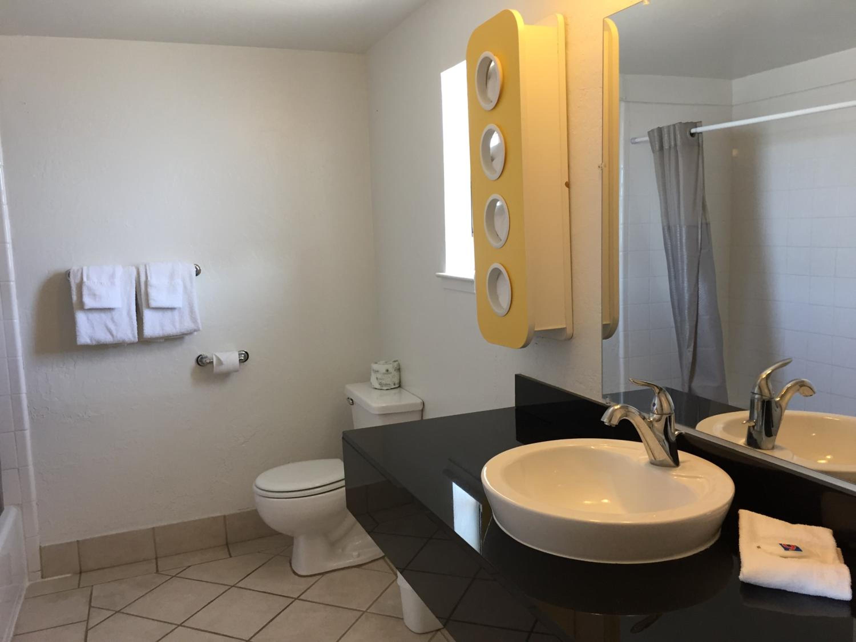 Queen Room - Disability Access - Non-Smoking - Photo 2