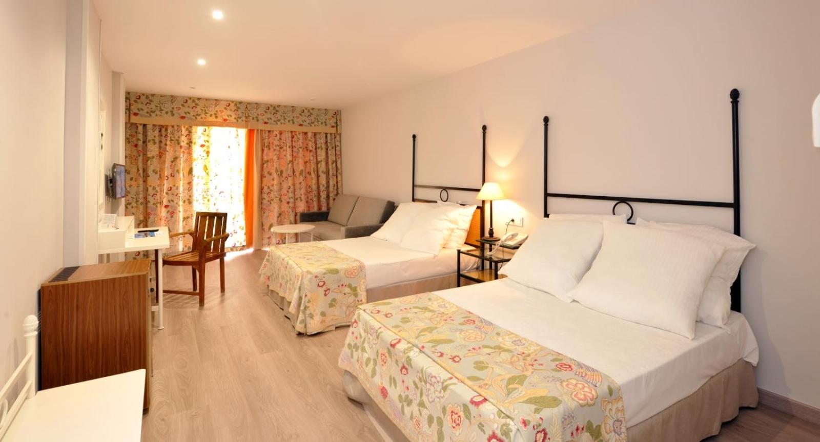 Junior Suite with Balcony - Non-Smoking - Photo 1