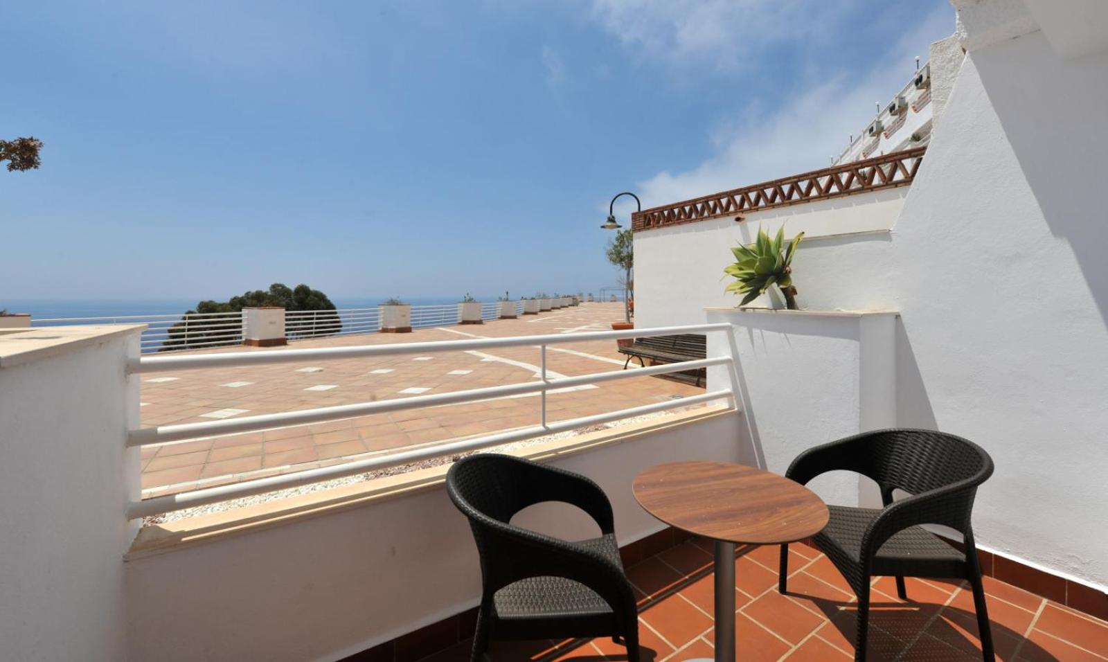 Junior Suite with Balcony - Non-Smoking - Photo 2