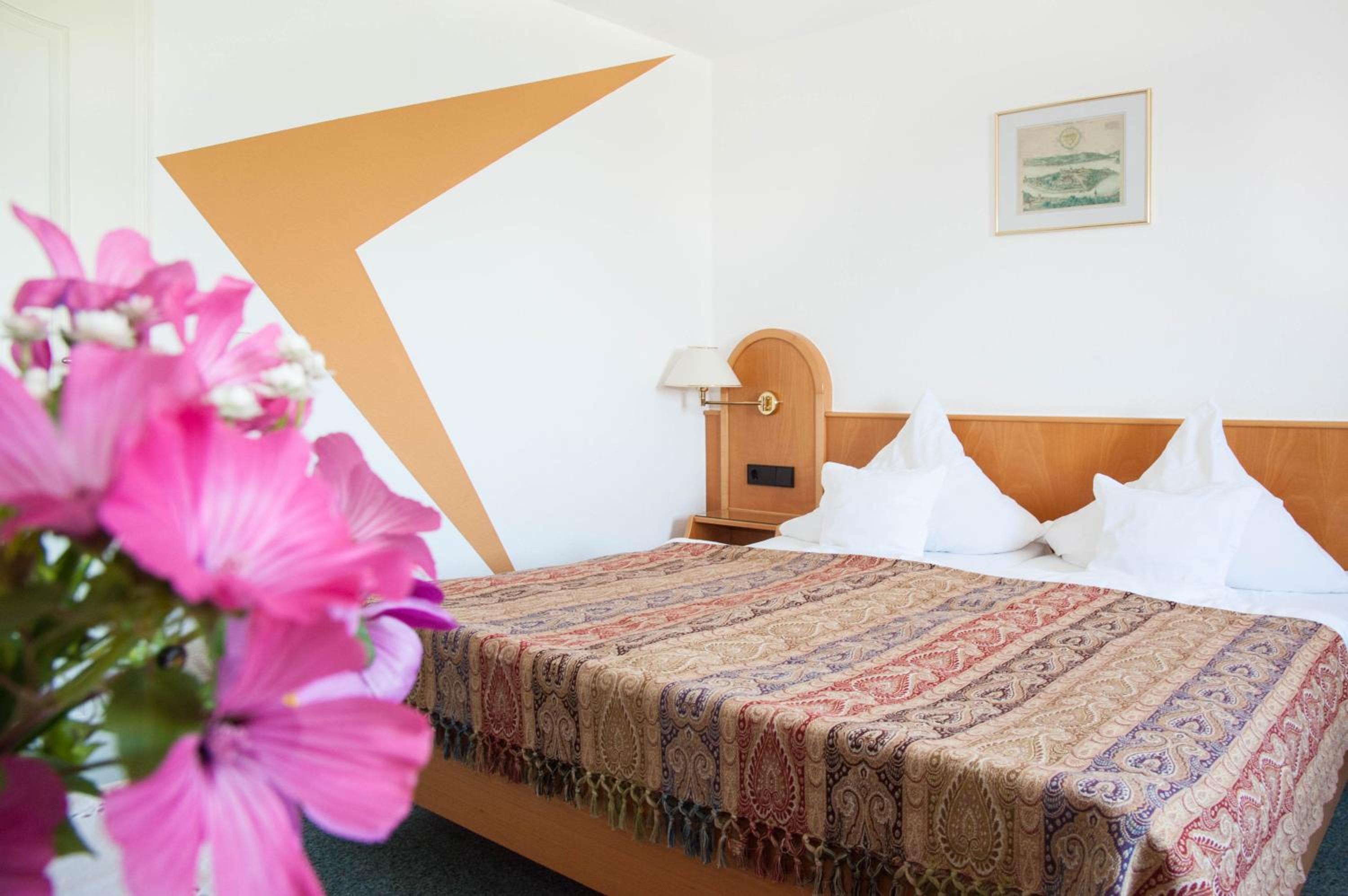 Double Room with Lake View - Photo 6