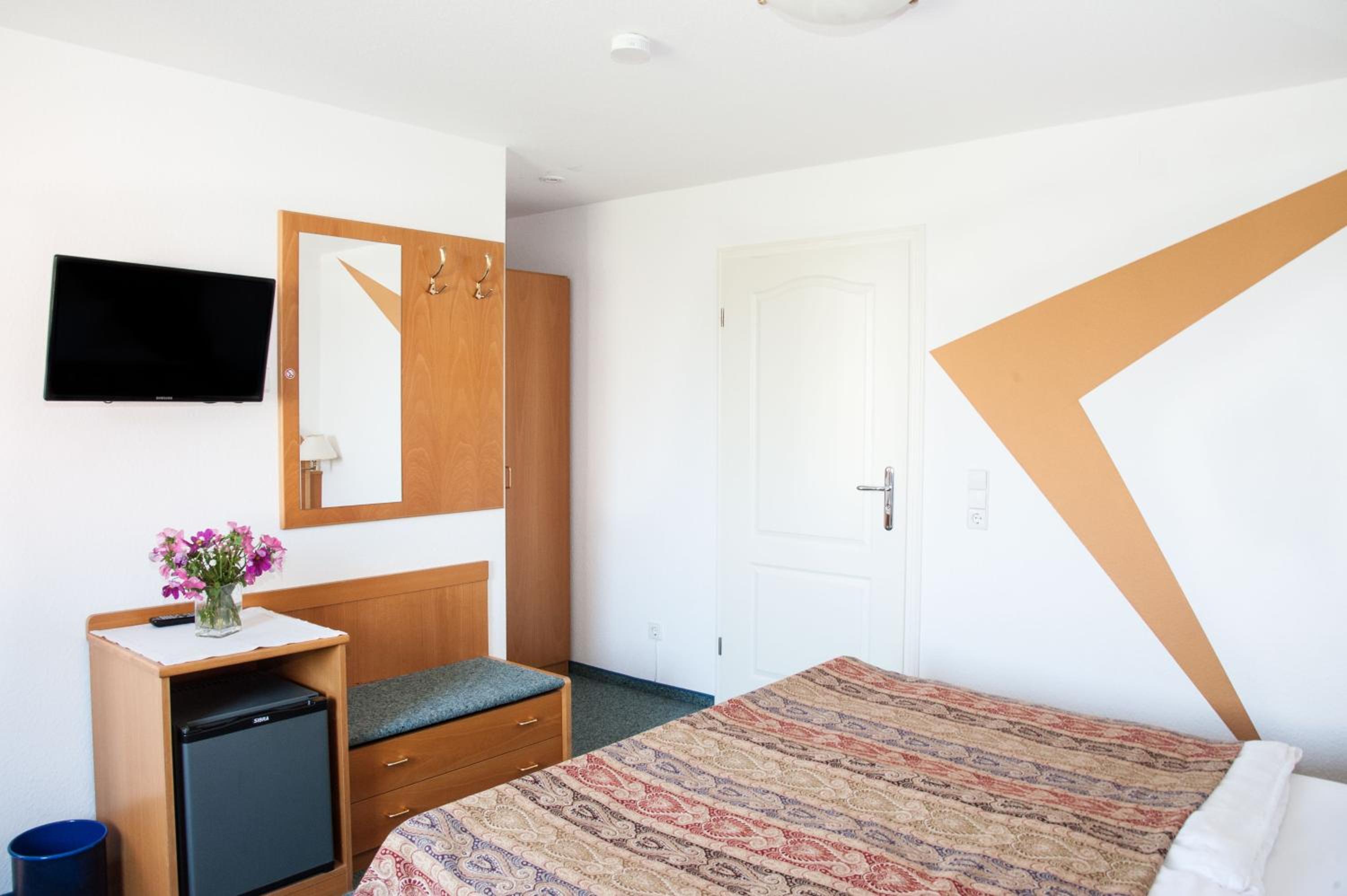 Double Room with Lake View - Photo 5
