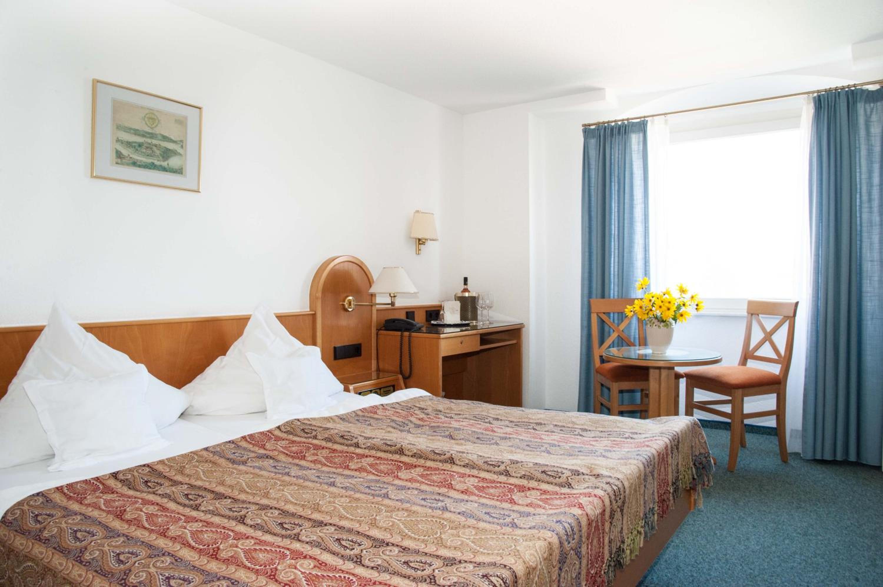 Double Room with Lake View - Photo 4