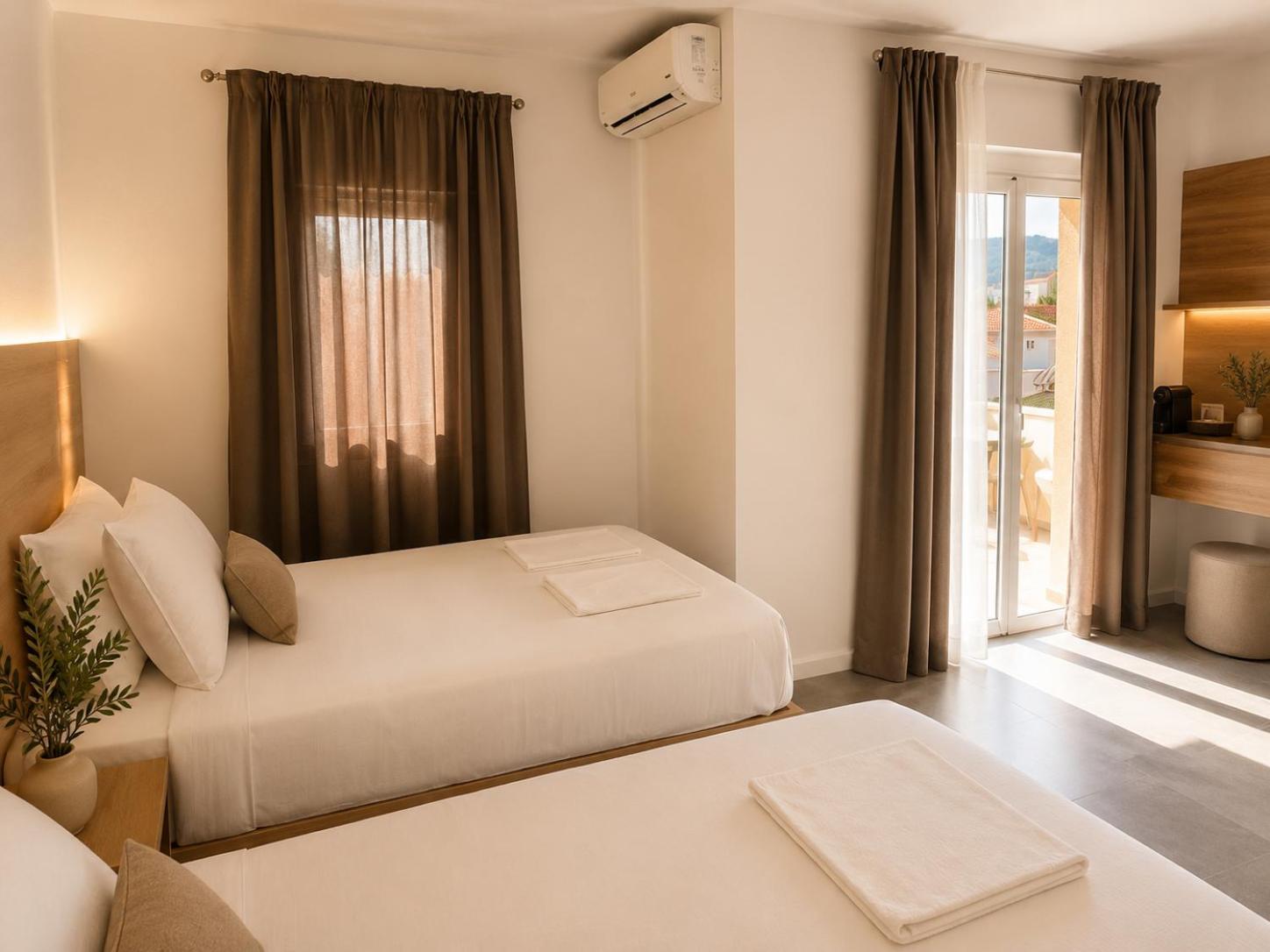 Deluxe Double or Twin Room with Balcony photo 3