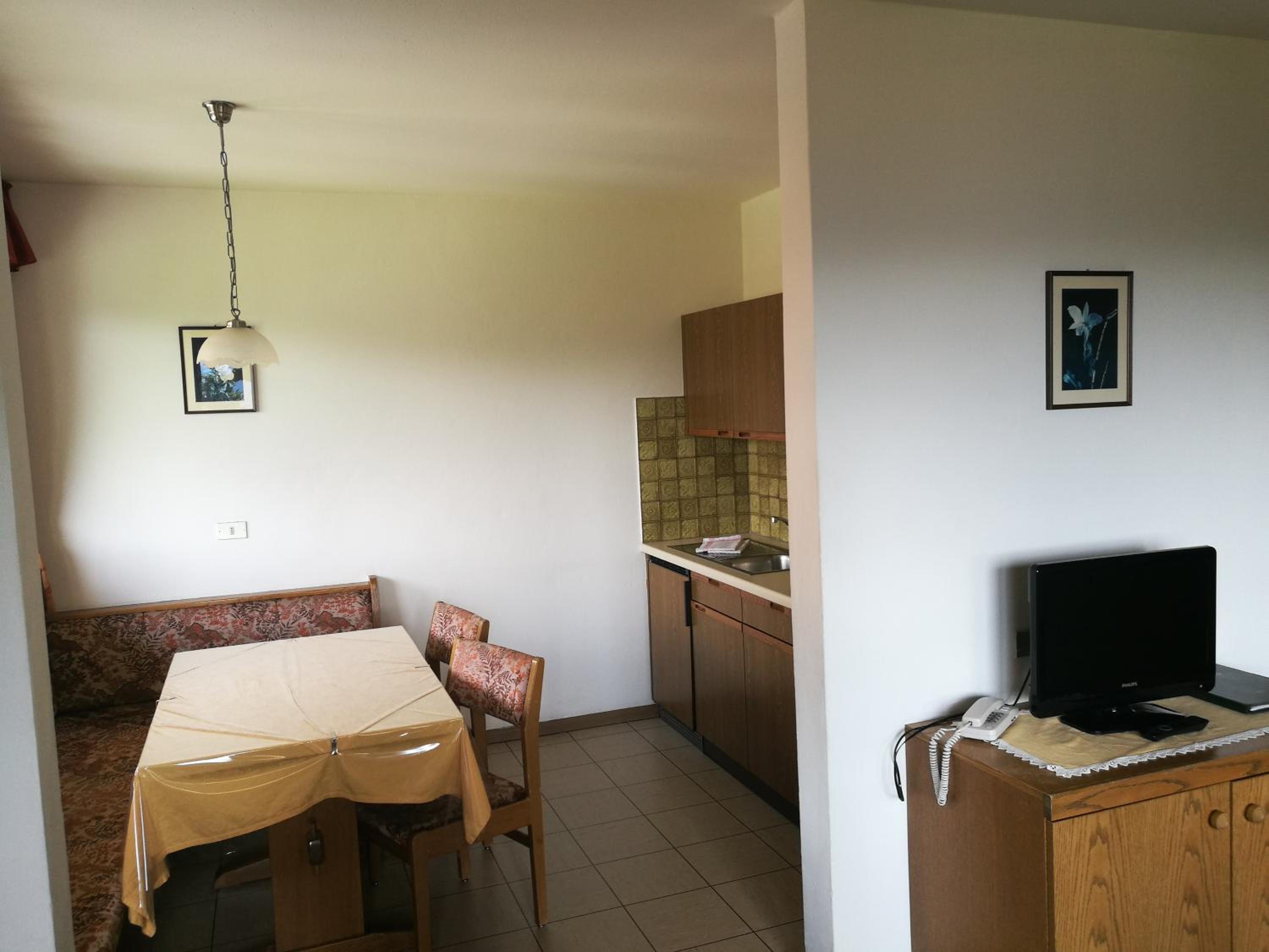 Apartment with Balcony - Photo 4