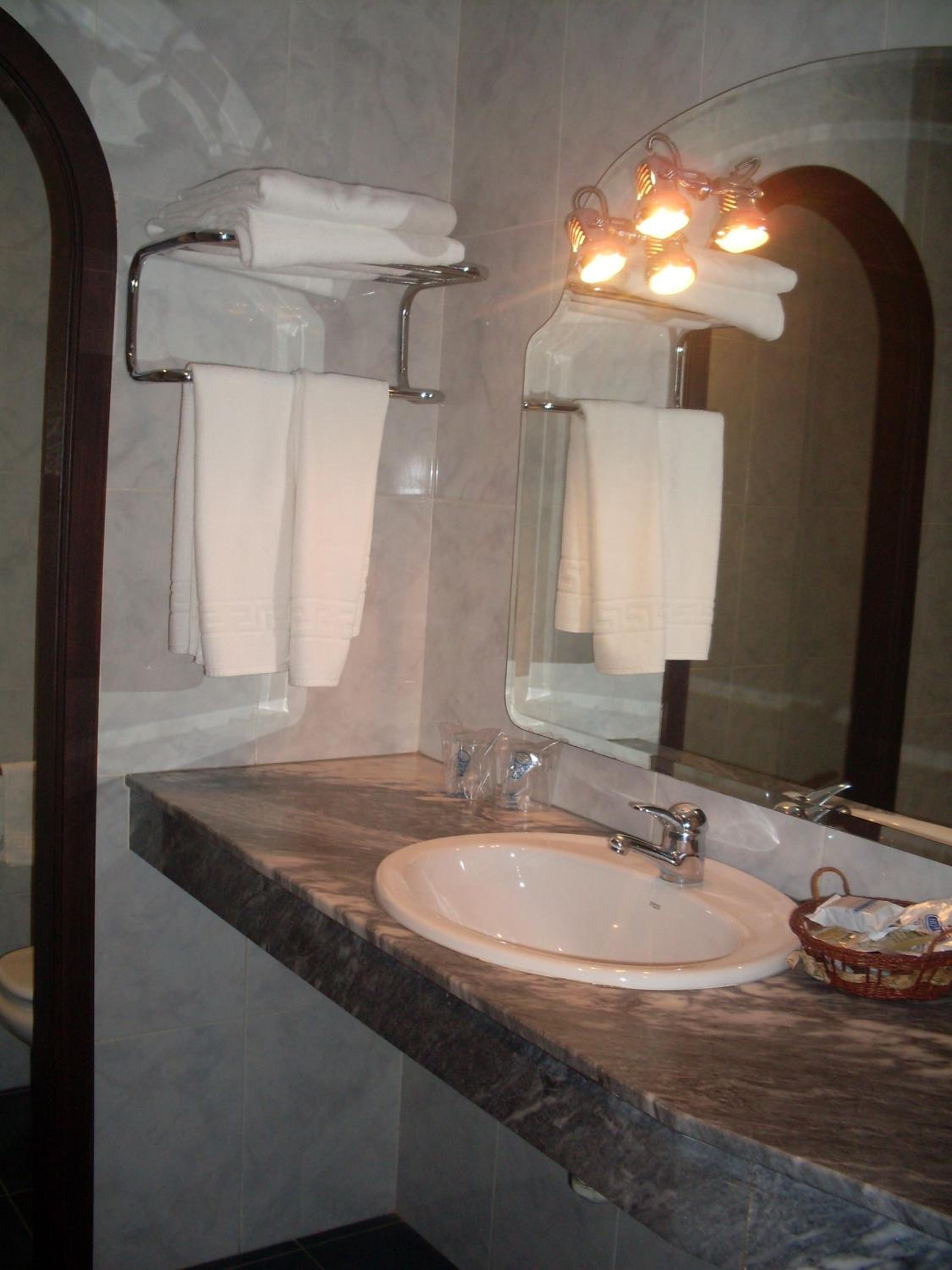 Double Room with Extra Bed (3 Adults) photo 3